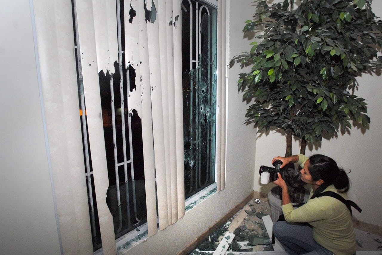 Aline Corpus trabajando.