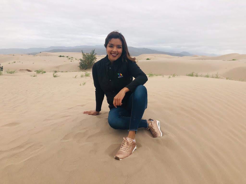 Reportera en las dunas del desierto de Viesca, Coahuila