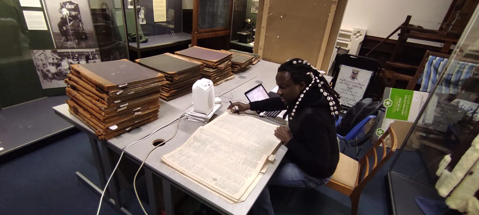 Ayọ̀ Akínwándé, Town Is the Archive (2021).