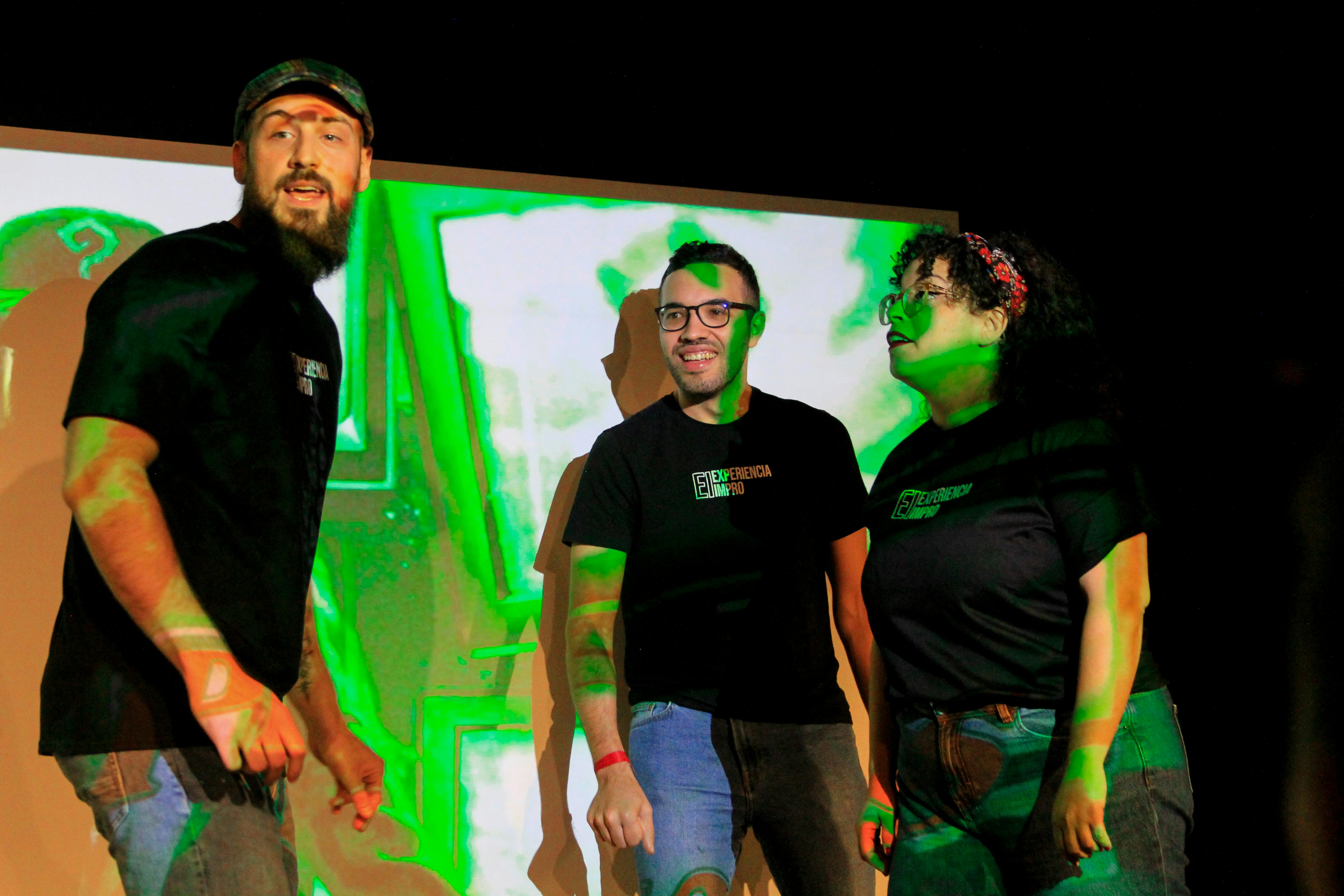 3 actors on stage improvising comedy in Munich.