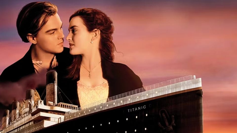 Jack e Rose em imagem do filme Titanic