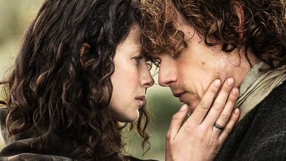 Jamie e Claire Frase em imagem da série Outlander