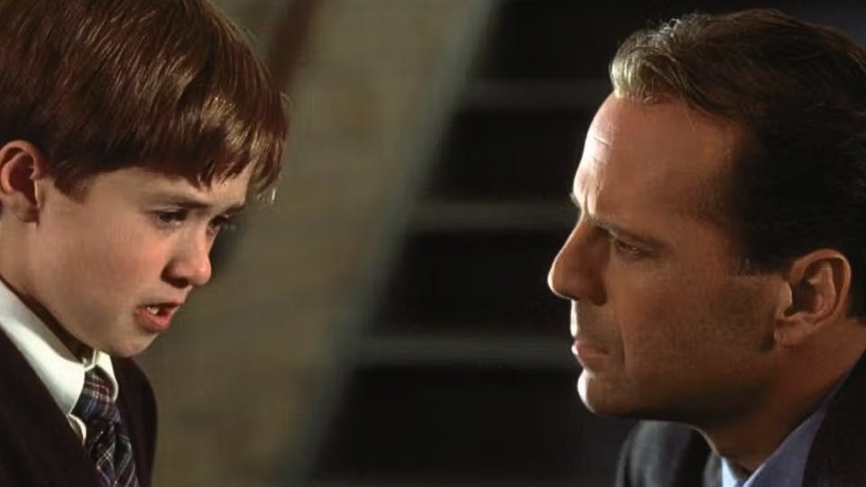 Haley Joel Osment e Bruce Willins em cena do filme "O Sexto Sentido"