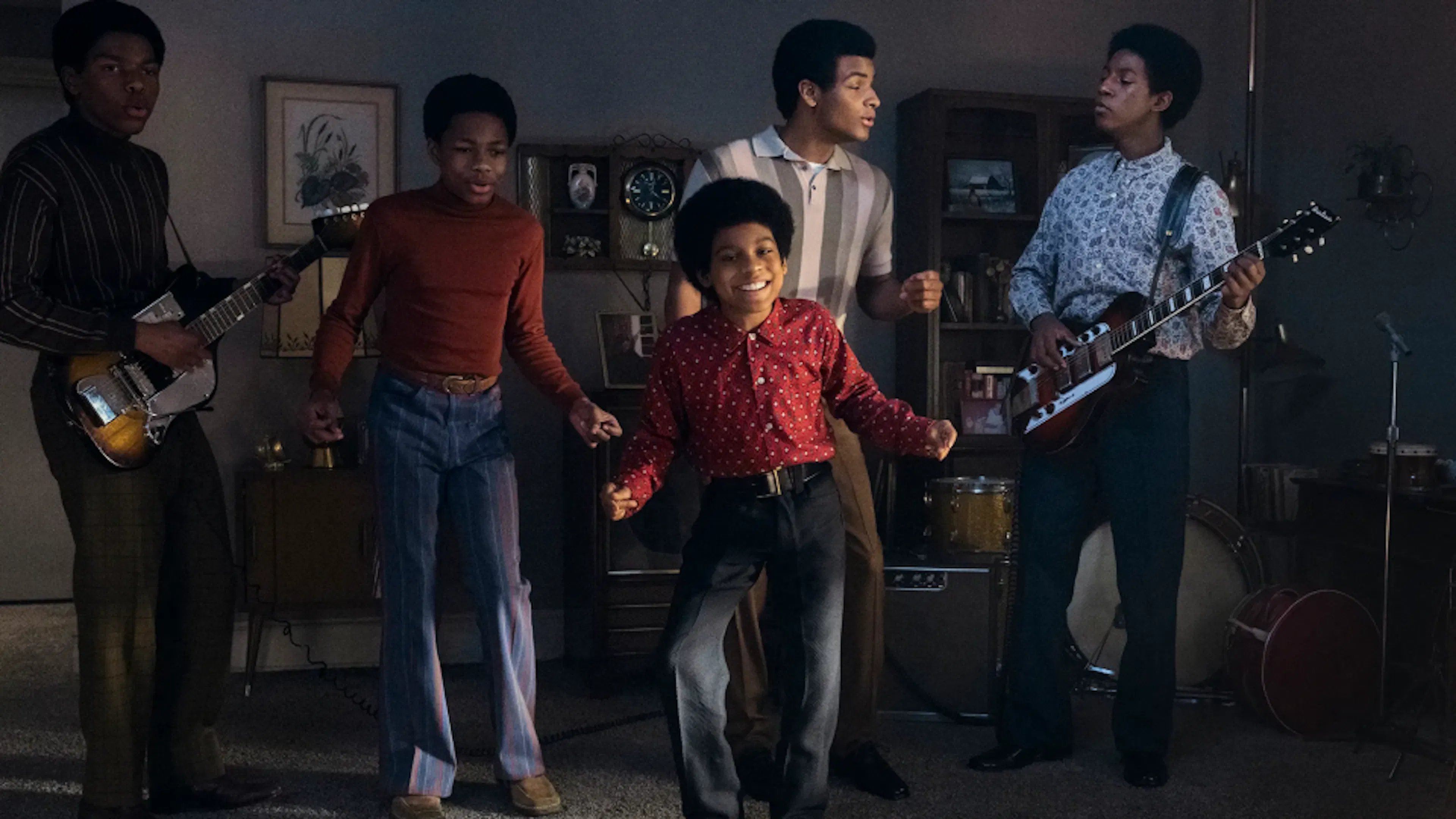 Juliano Krue Valdi interpretando Michael Jackson no filme Michael