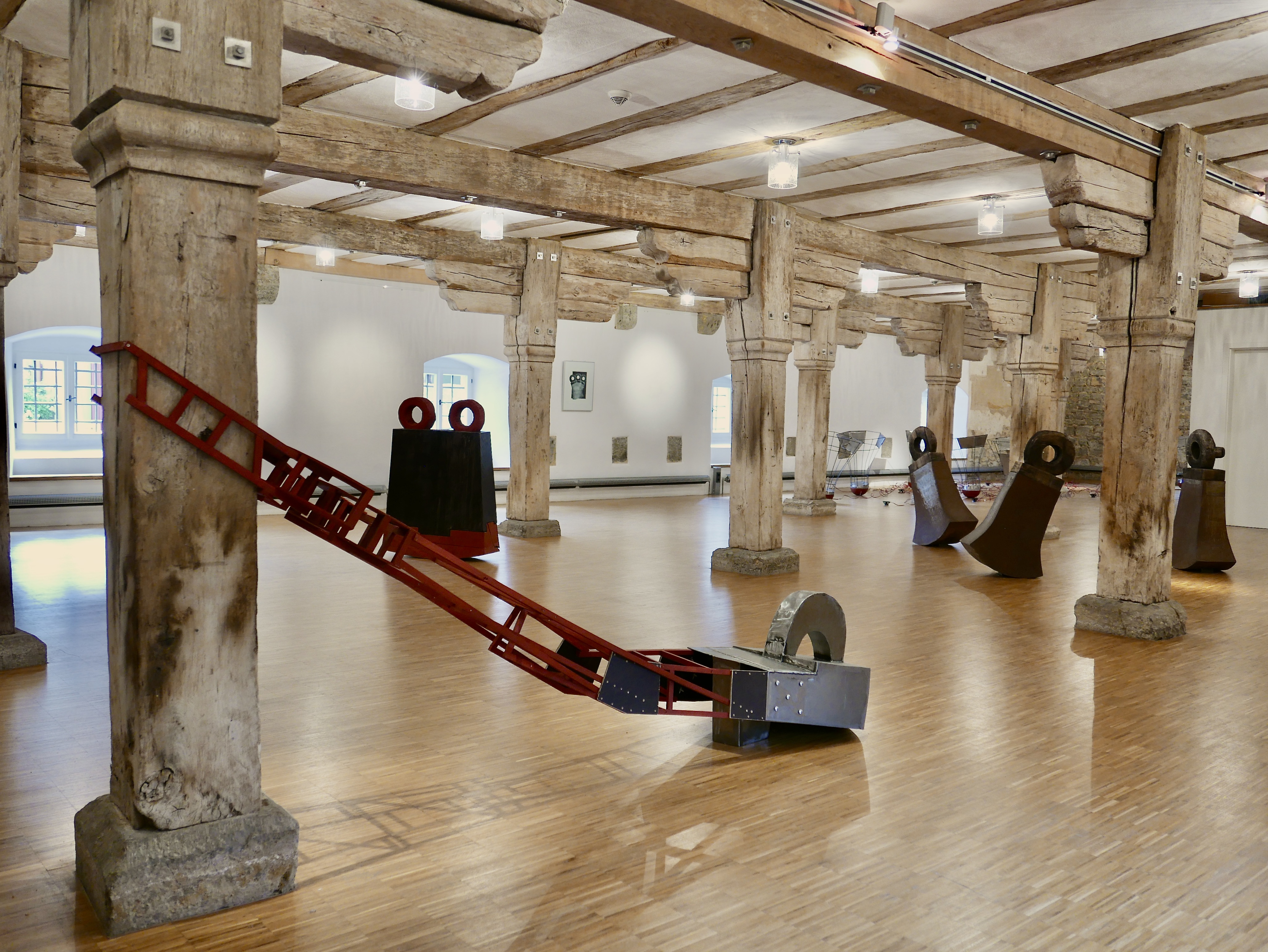 Blick in die Ausstellung "unfinished spaces", Kloster Wechterswinkel