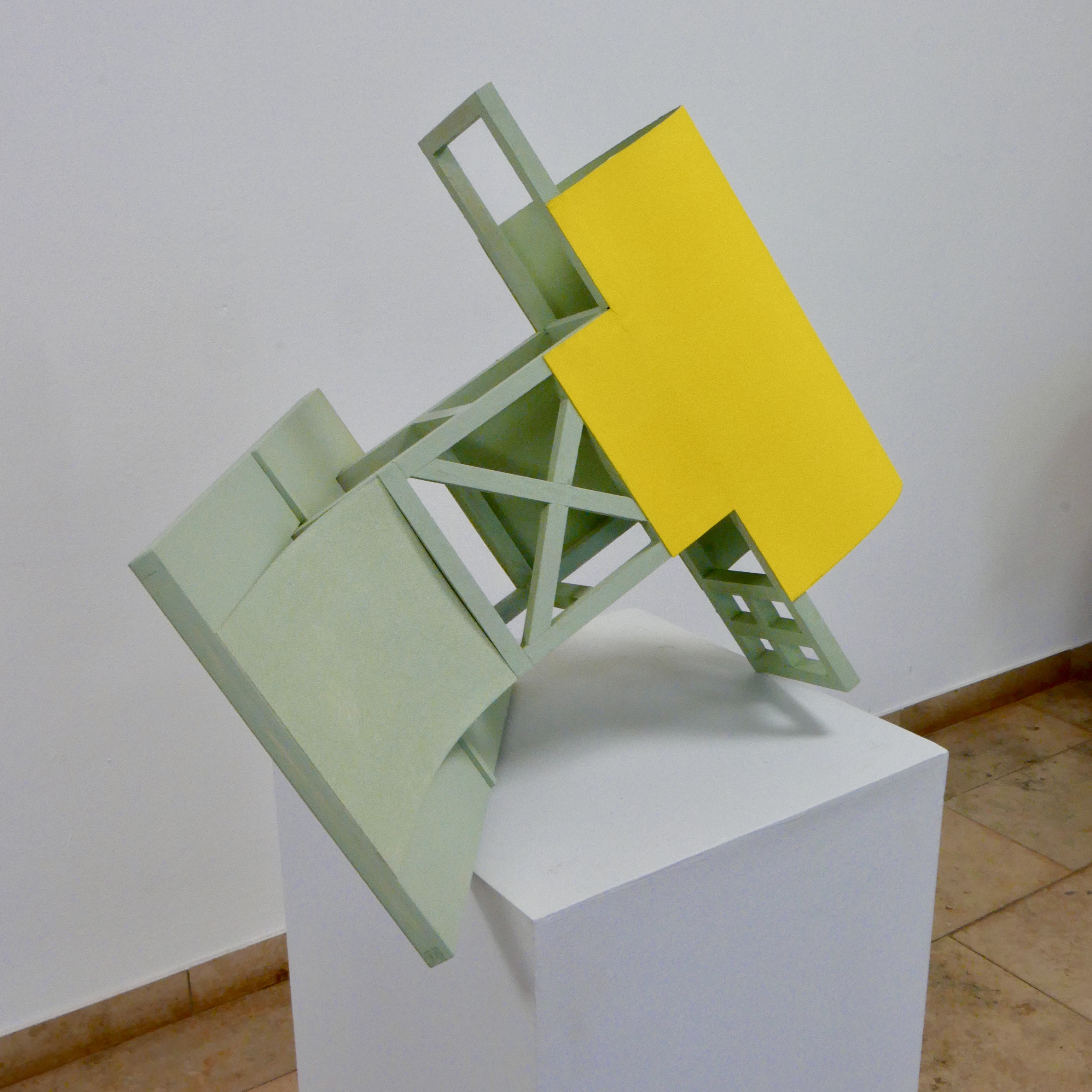 under construction, Holz und Farbe