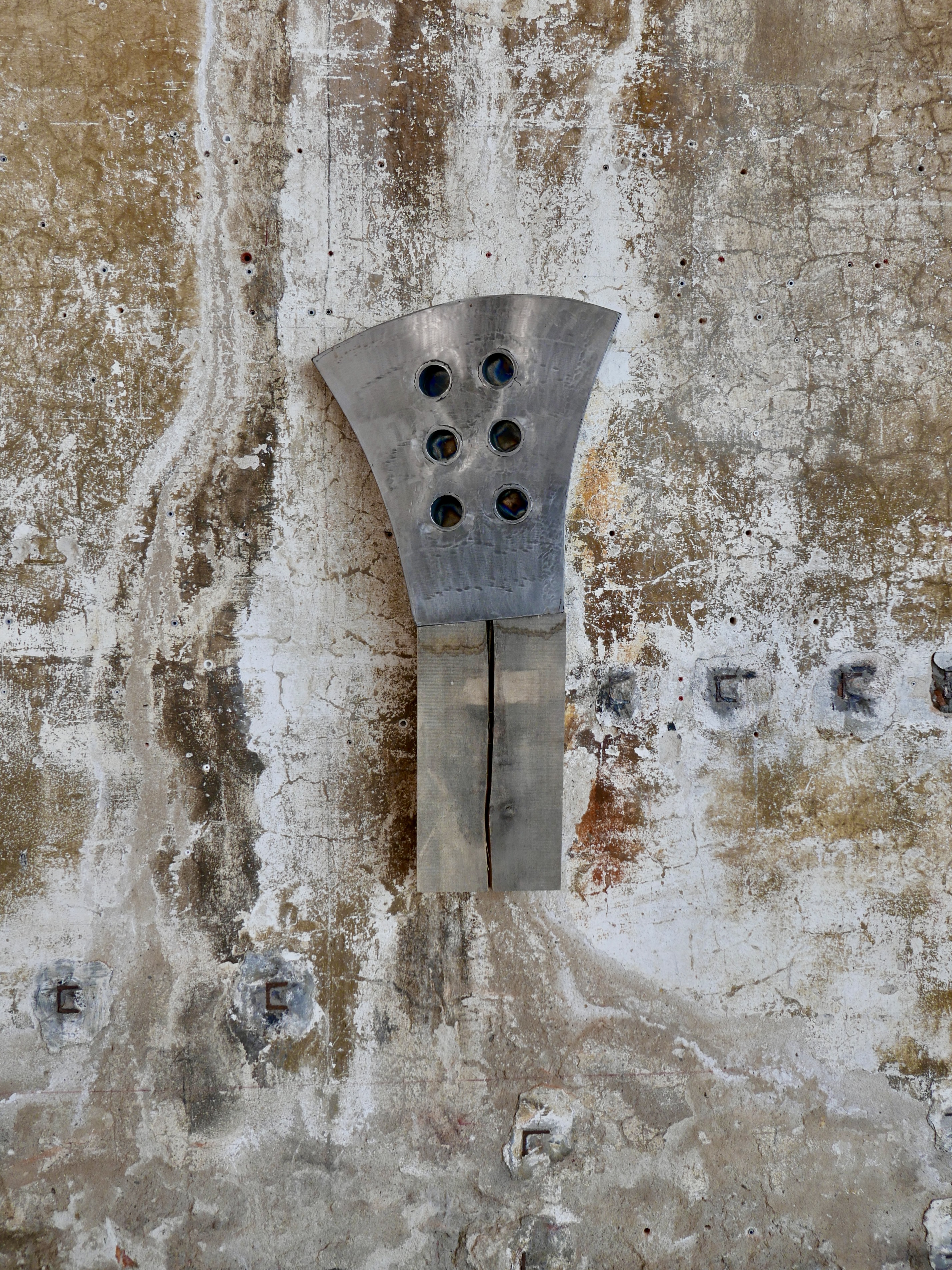 Kopffigur, Holz und Stahl