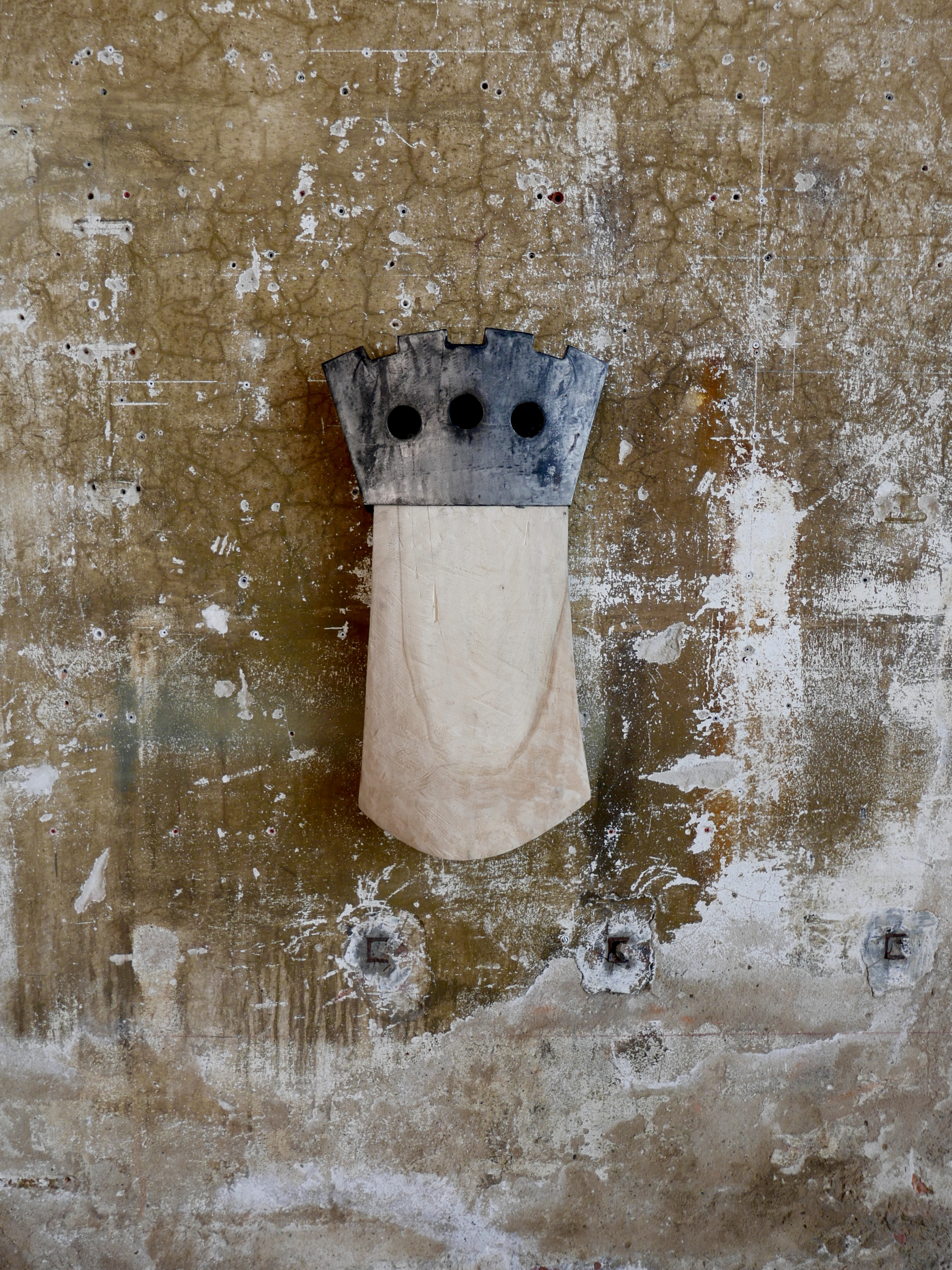 Kopffigur, Holz und brünierter Stahl