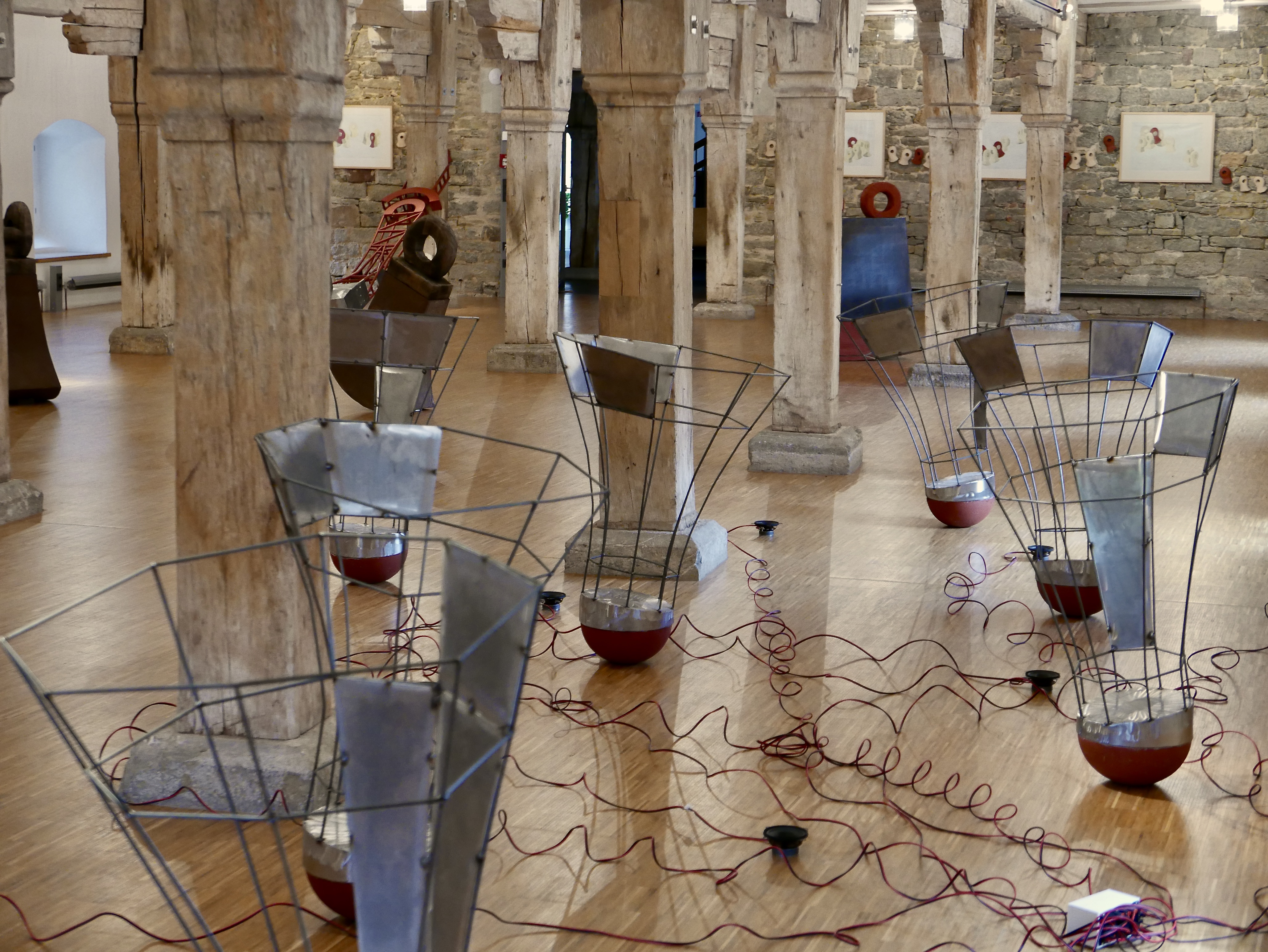 Blick in die Ausstellung "unfinished spaces", Kloster Wechterswinkel