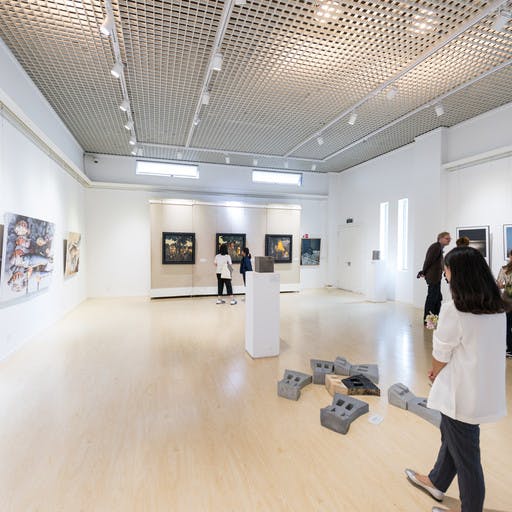 Blick in die Ausstellung "AMPLITUDE DER DIFFERENZ", Yuan Xiaocen Kunstmuseum in Kunming/ China, Foto: Gerhard Schlötzer