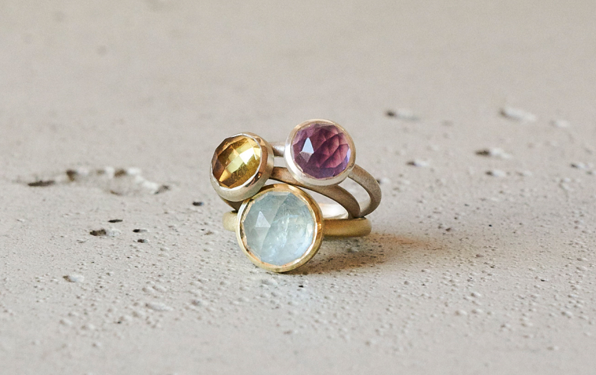 Bild des Schmuckstücks "Ringe mit Steinen"