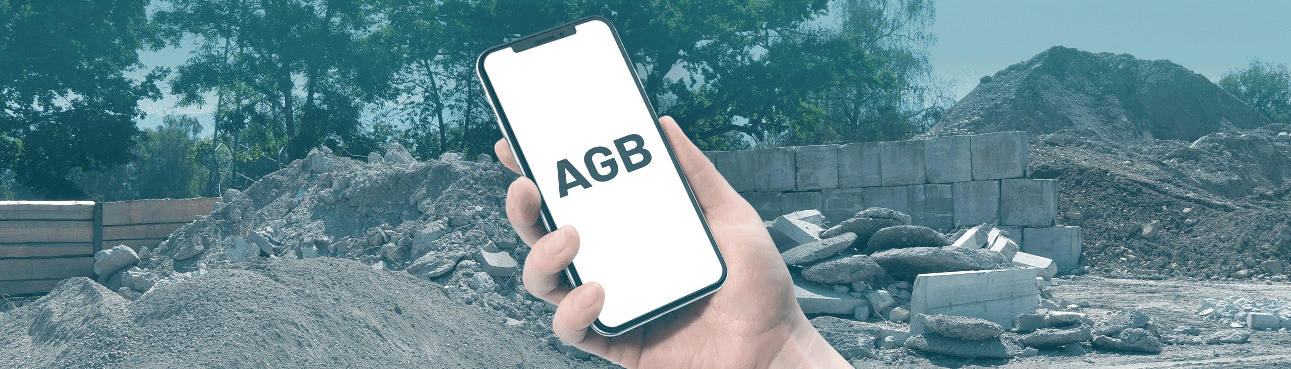 hand mit handy und allgemeinen geschaeftsbedingungen