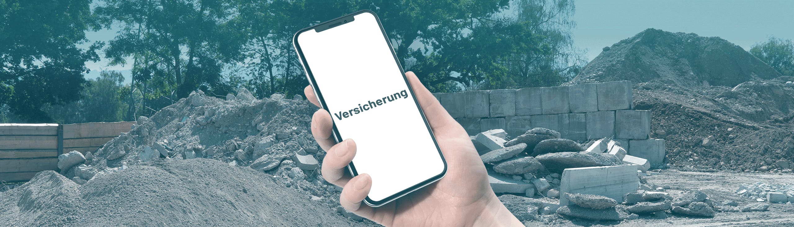 hand mit handy und mietversicherung