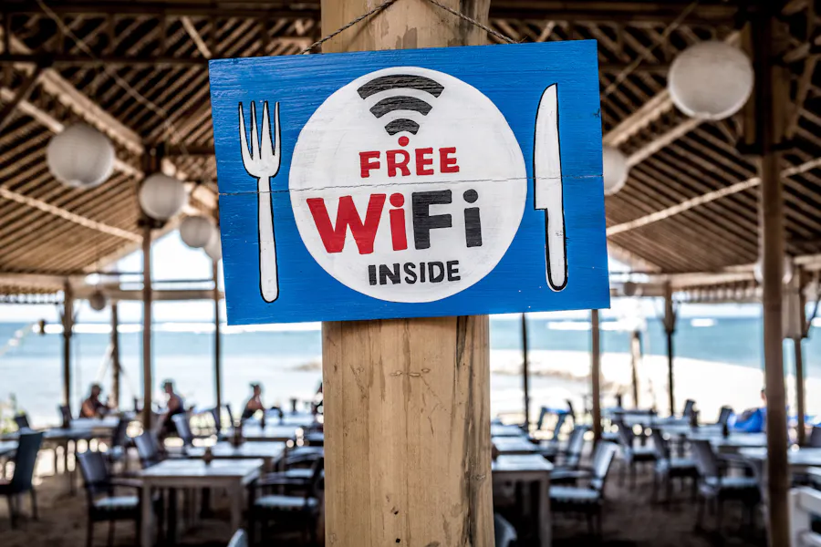 Schild mit kostenlosem WLAN