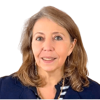 Portrait de Delphine Douroux portant une veste sombre et regardant vers l’objectif.