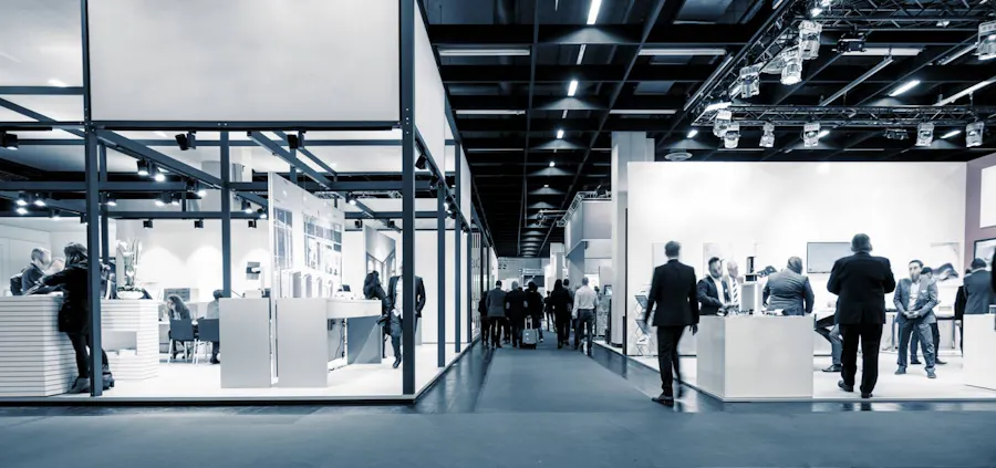 Photo d'un salon avec exposants