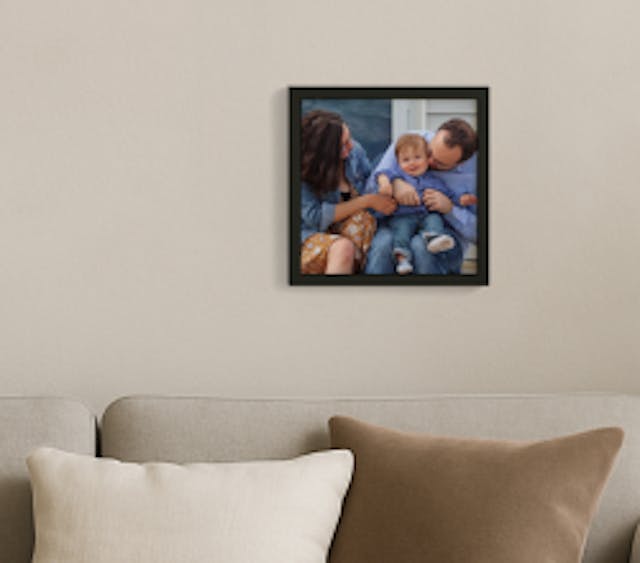 quadro pop moldura preta, foto em família