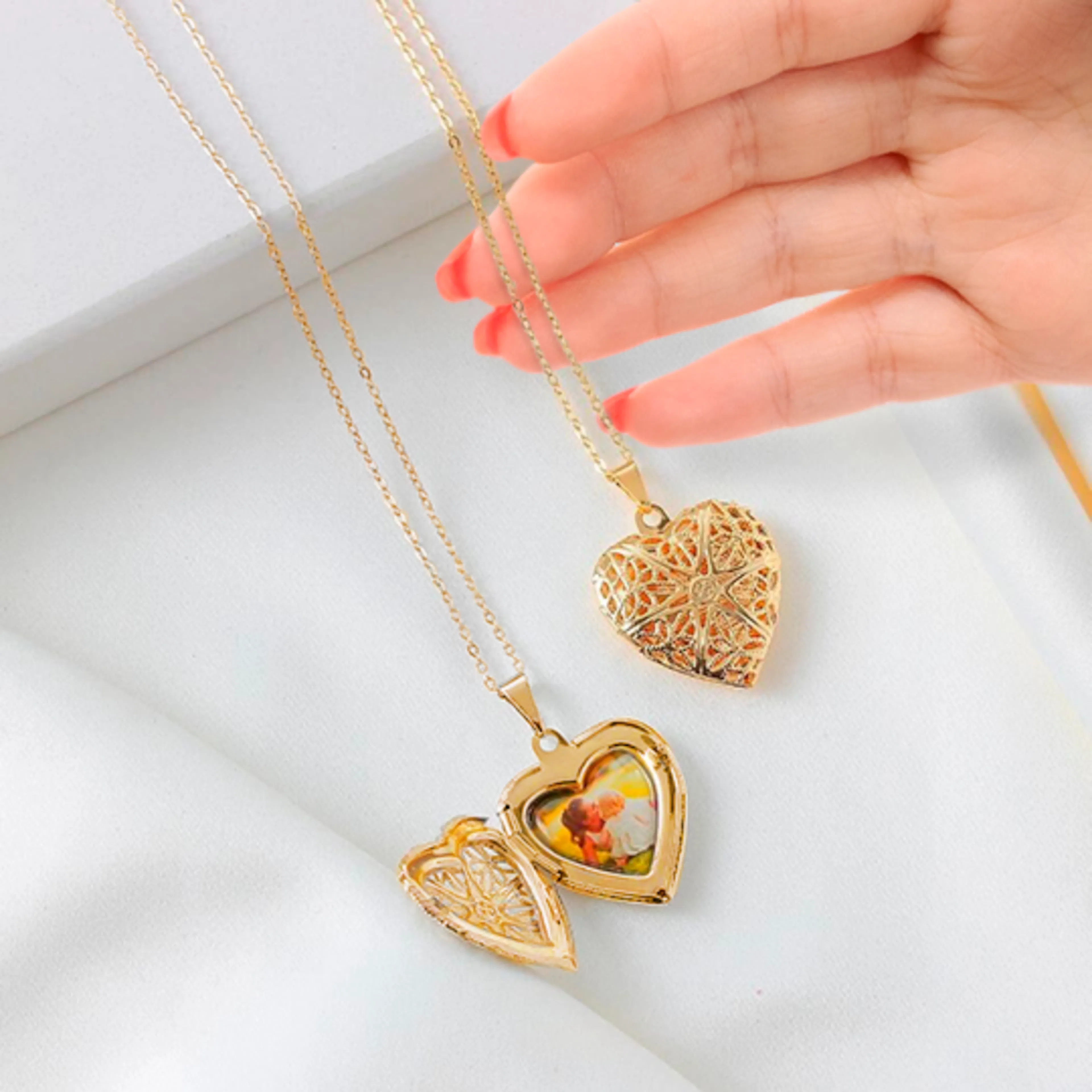Colar Relicário Coração Dourado 1 Foto