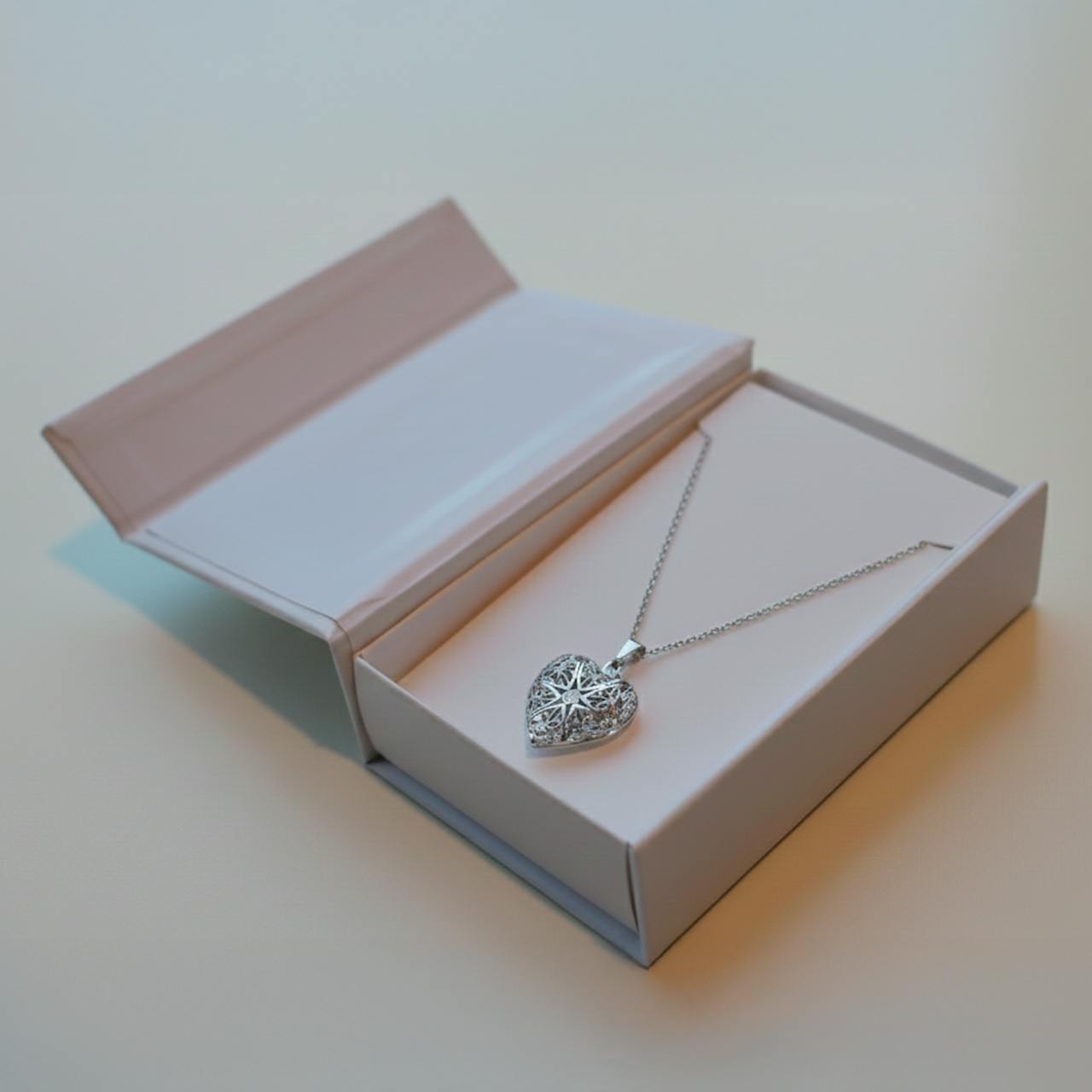 Colar Relicário Coração