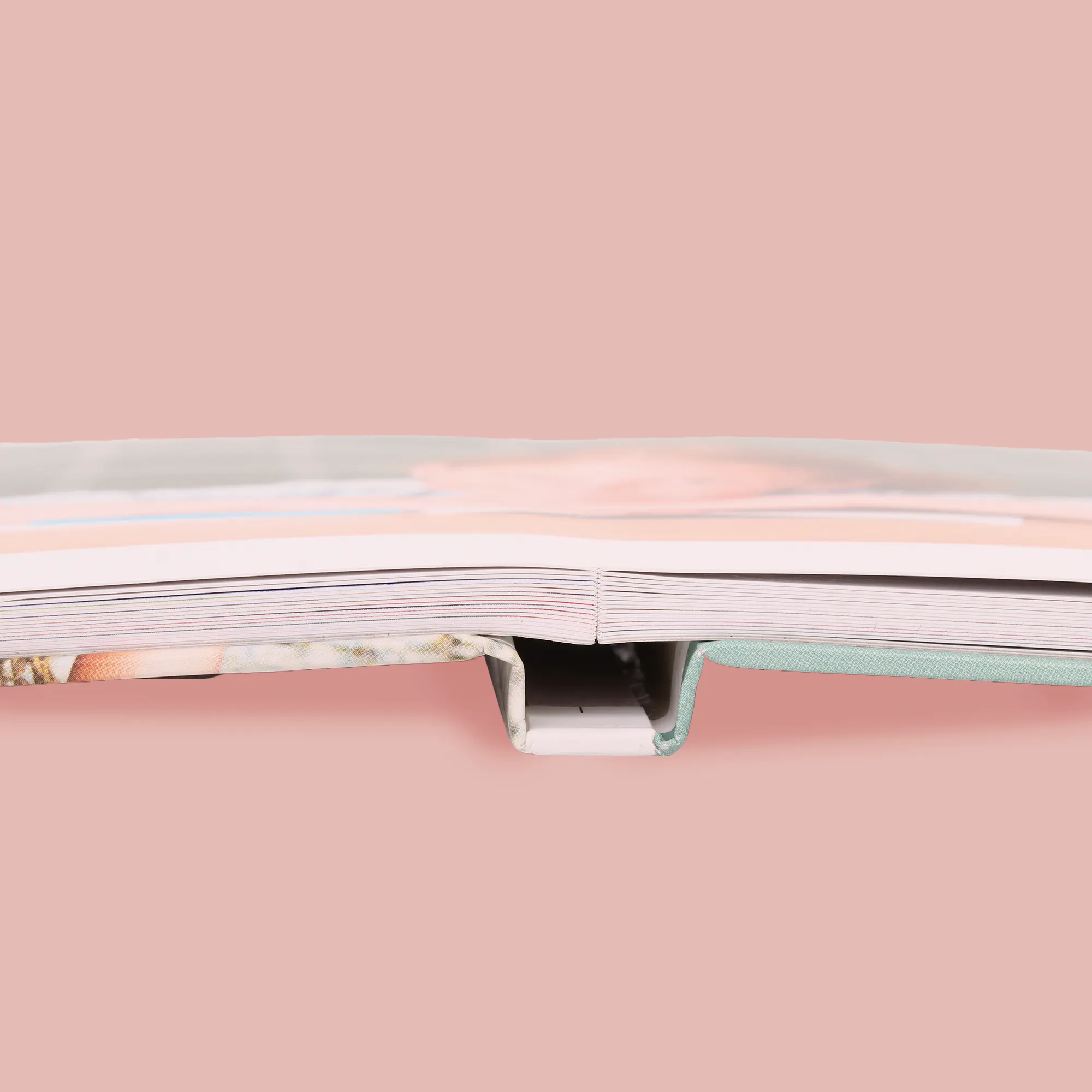 Fotolivro Premium aberto em lay-flat 180°