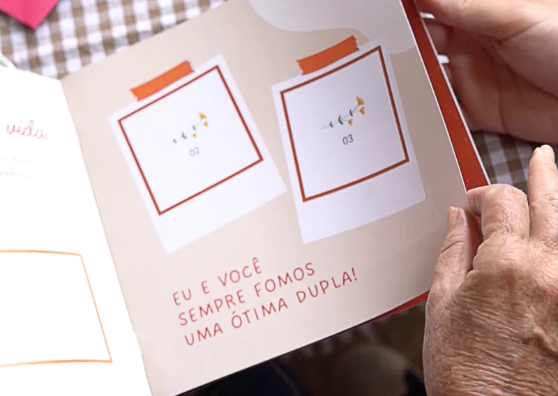 Álbum de Figurinhas - Mãe, Você Não É Todo Mundo