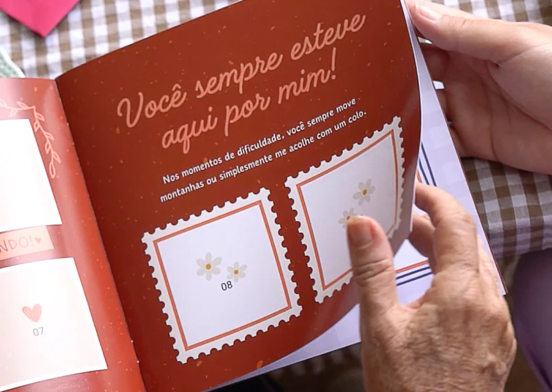 Álbum de Figurinhas - Mãe, Você Não É Todo Mundo