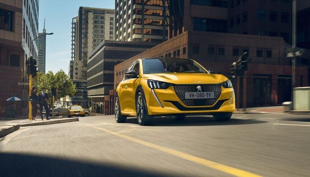 Peugeot 208 jaune face avant