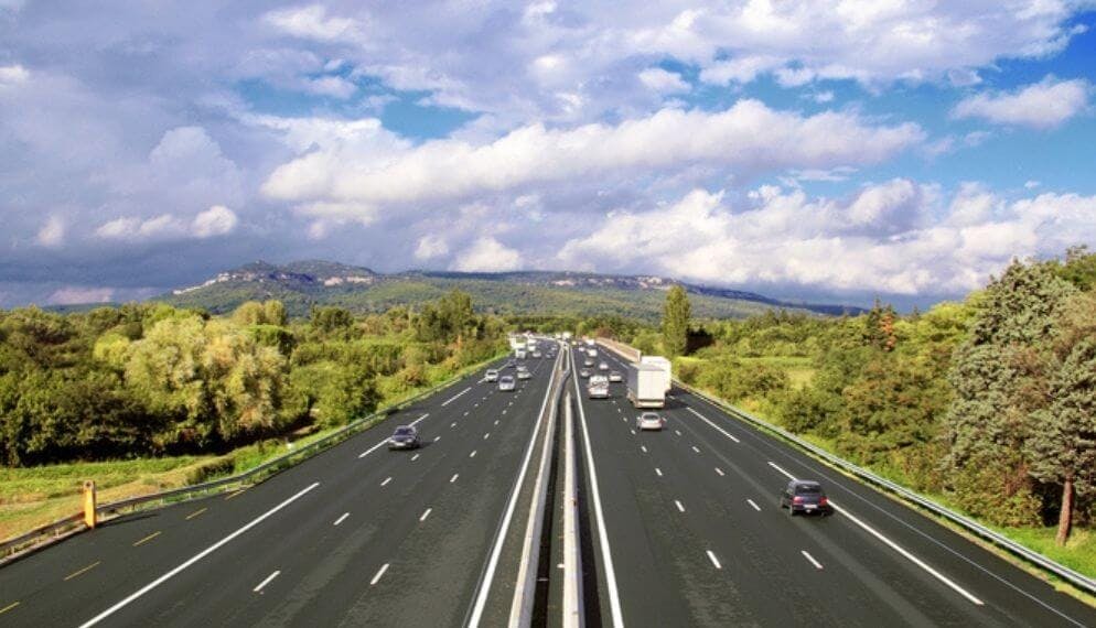 autoroute campagne verdure