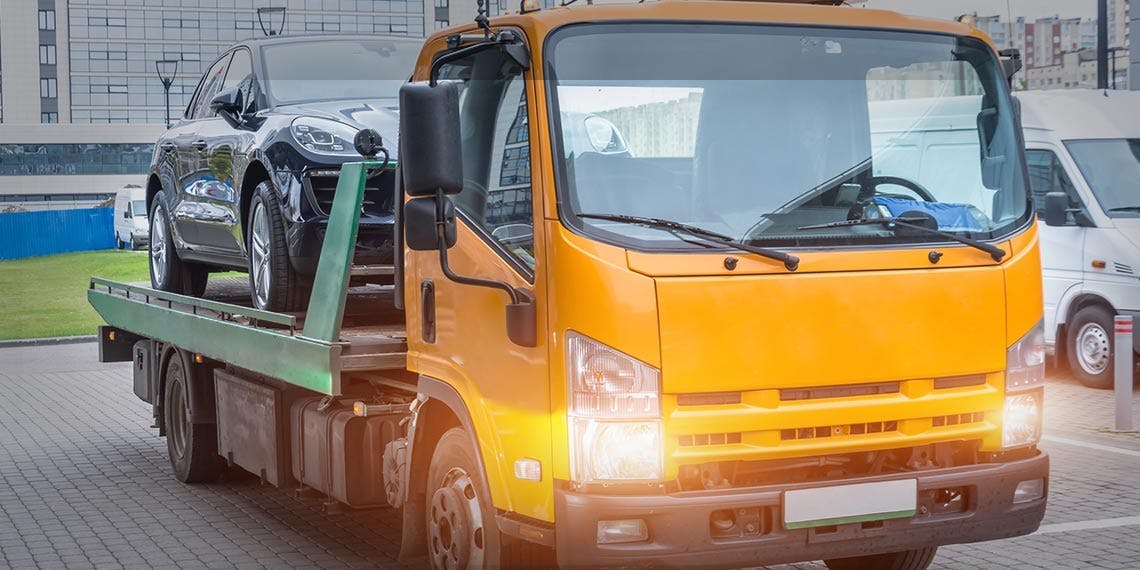 voiture sur camion plateau