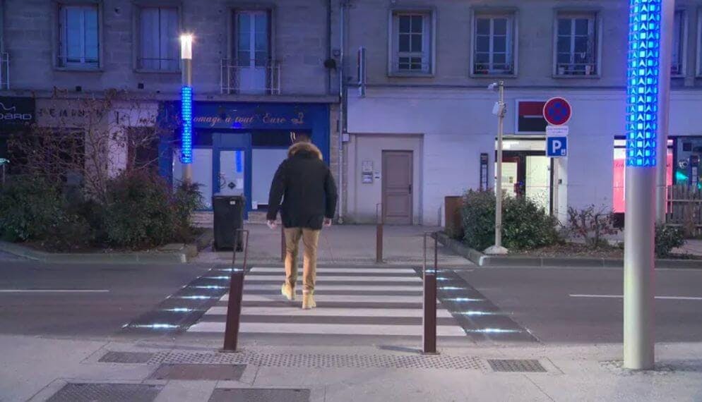 premier passage piéton lumineux équipé de LED dans la commune des Andelys