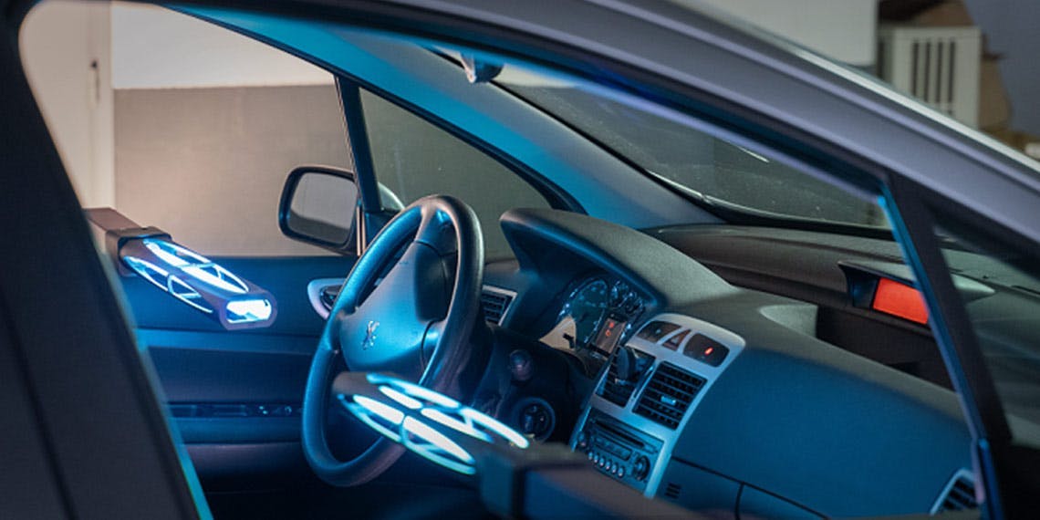 habitacle voiture lampes à UV système UVmobi