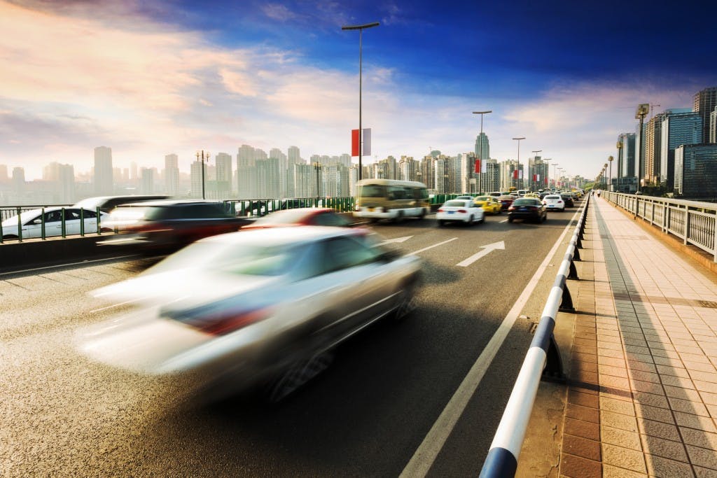 pont autoroute voitures