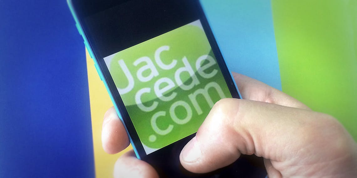 Une quinzaine de participants, quelques fauteuils roulants et le plein de bonne volonté et d’enthousiasme : voici un modèle de dispositif proposé par Jaccede.com, le premier guide collaboratif des bonnes adresses accessibles entre autres aux personnes en situation de handicap.

L’idée est simple : il s’agit de répertorier tous les lieux possibles pour permettre de partager les informations et de v