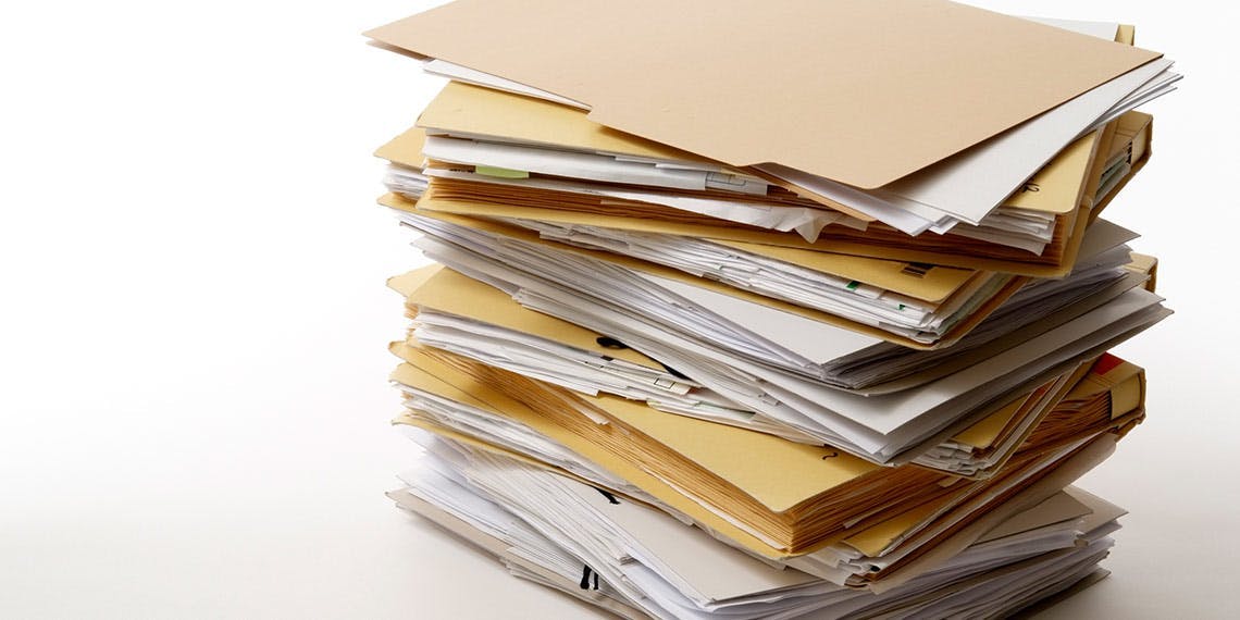 pile de dossiers administratifs