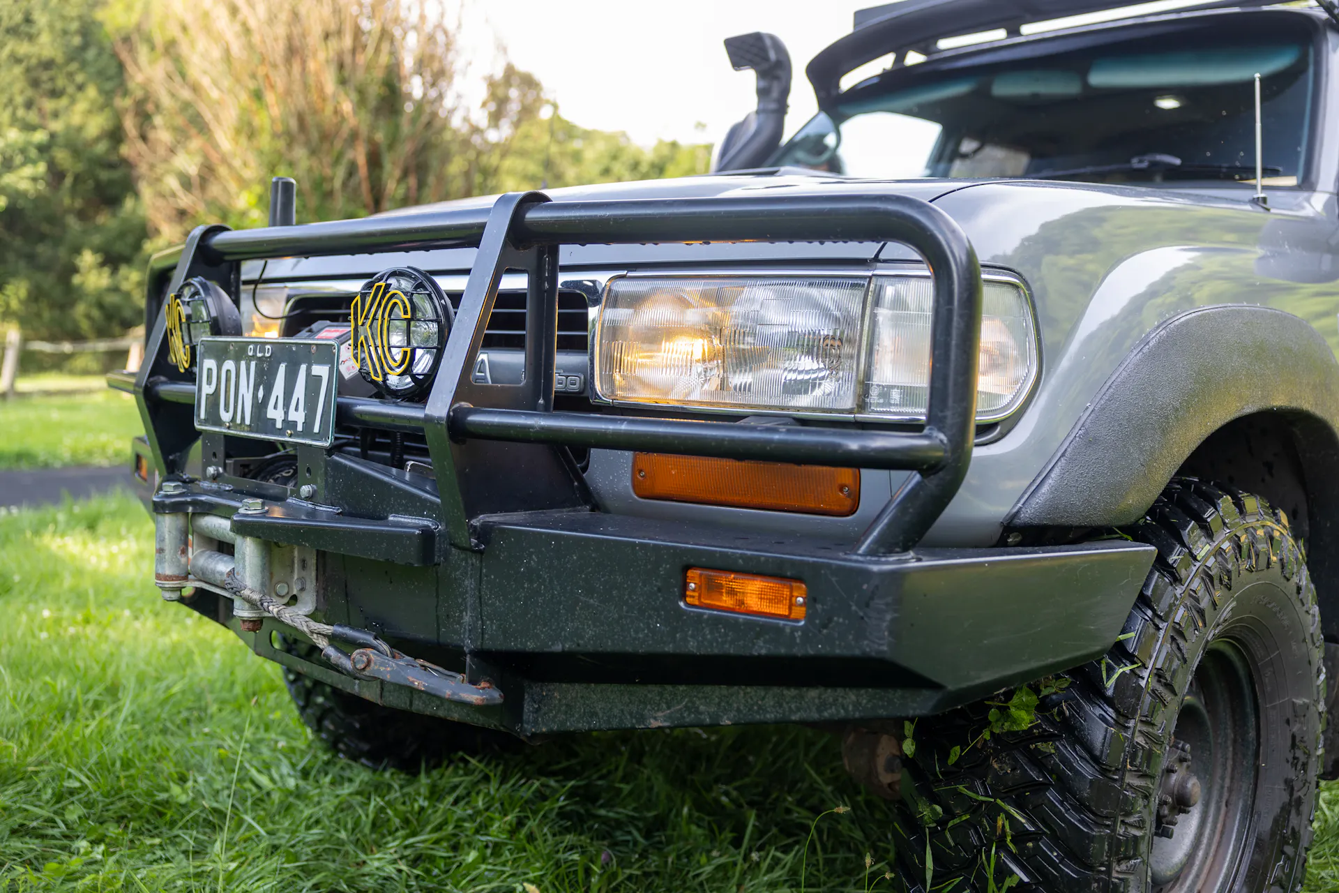1990 Toyota Land Cruiser VX Limited passenger front lights on