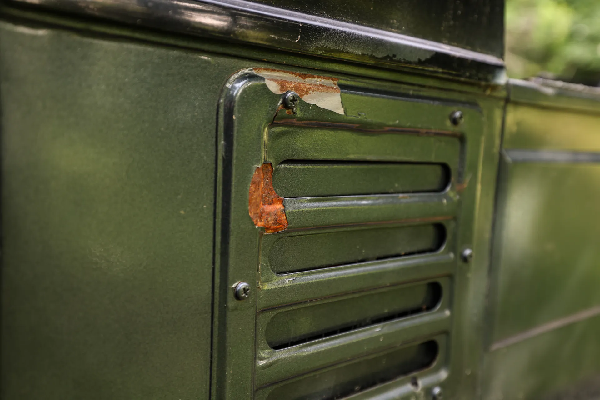 1972 Steyr-Puch Pinzgauer vent rust