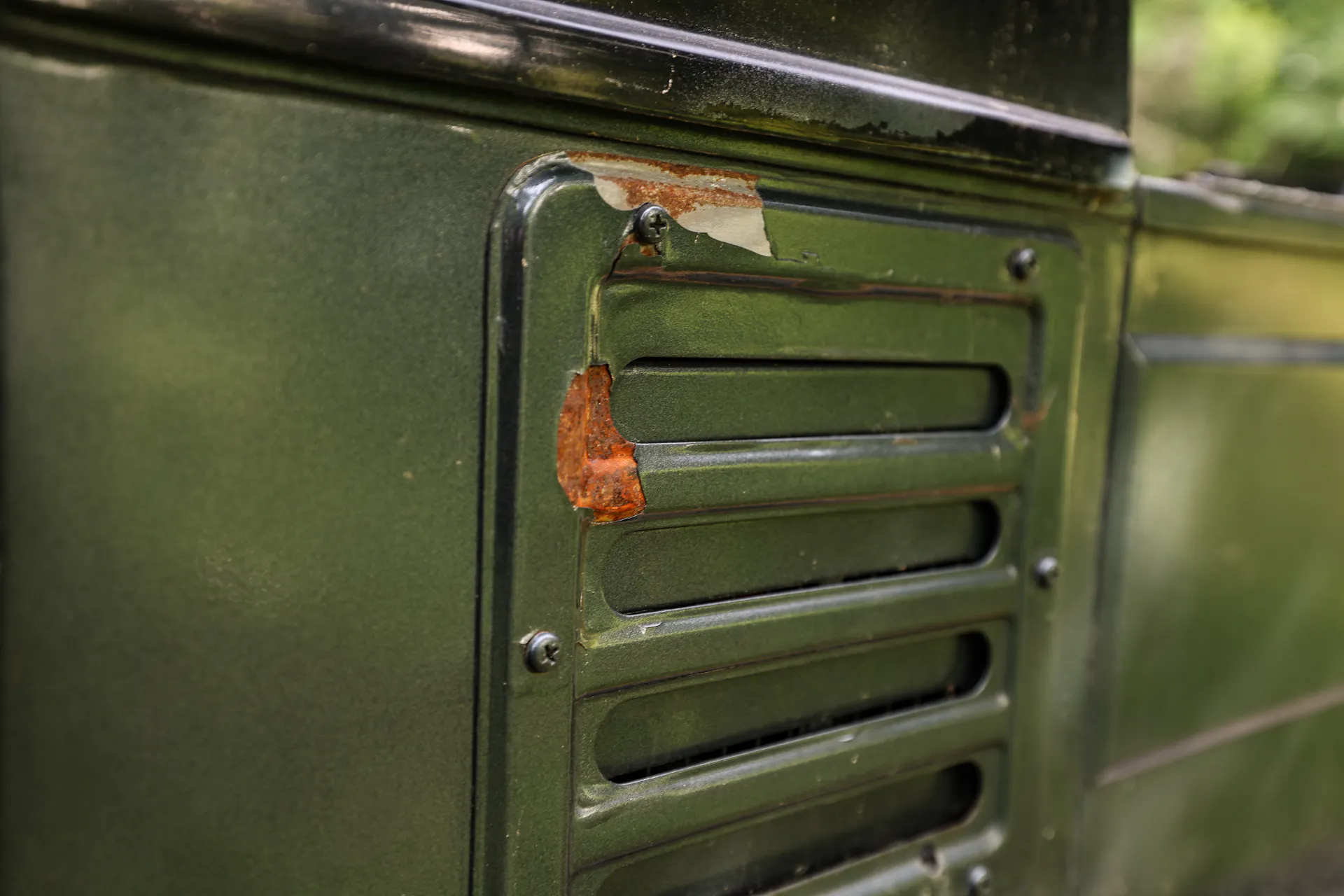 1972 Steyr-Puch Pinzgauer vent rust