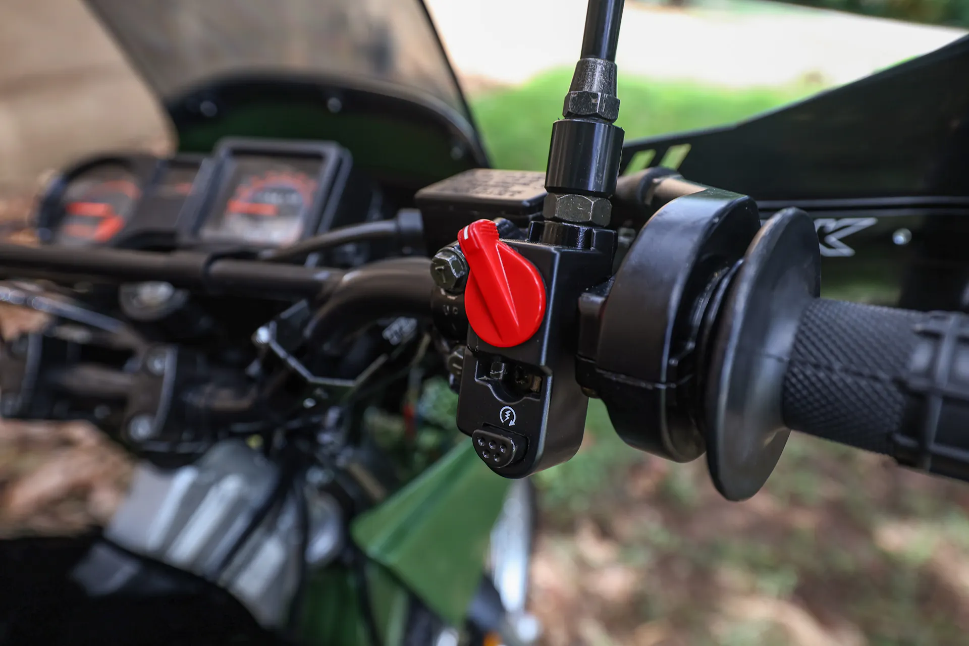 2003 Kawasaki KLR 650 right grip/controls