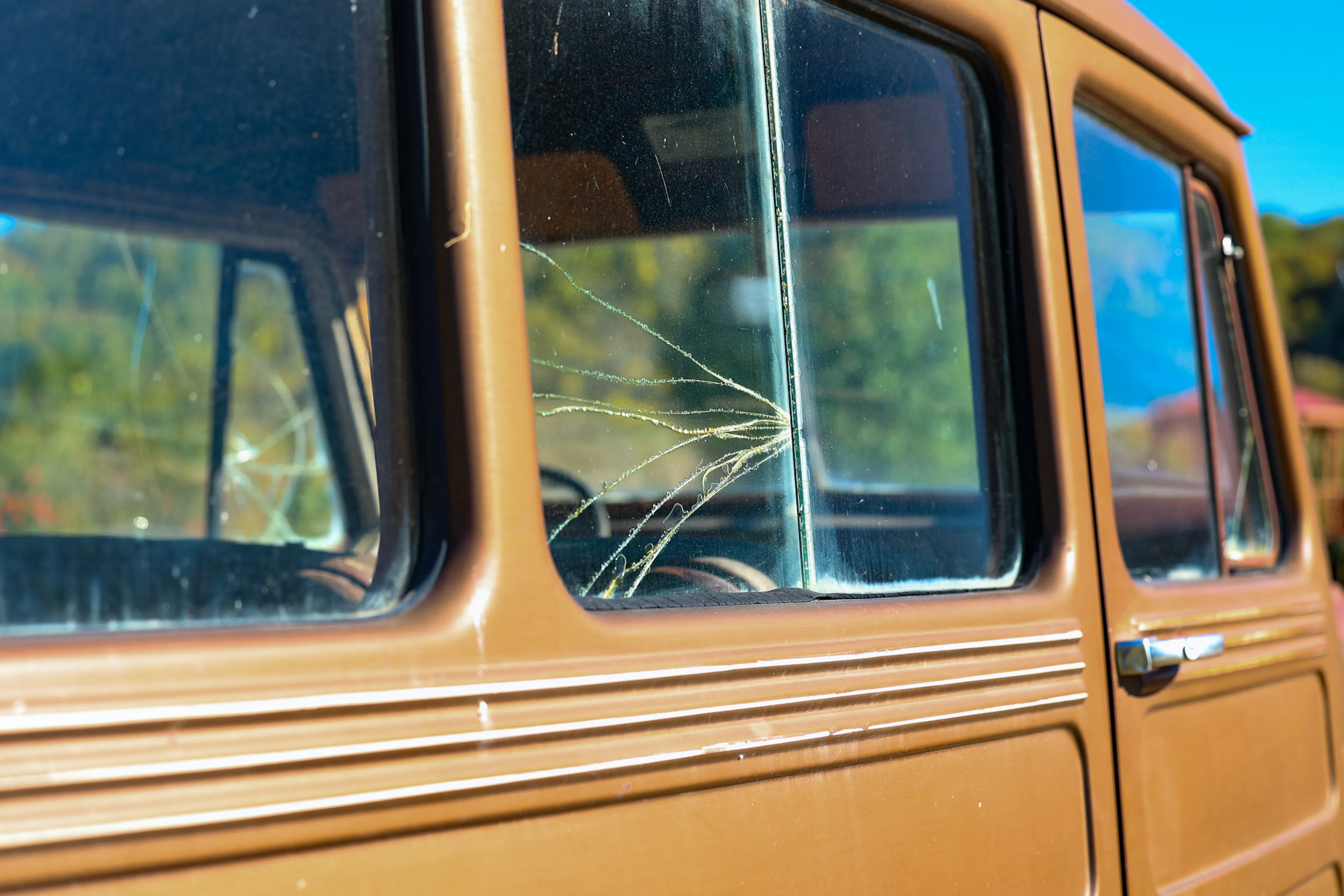 1951 Willys Wagon cracked passenger side glass