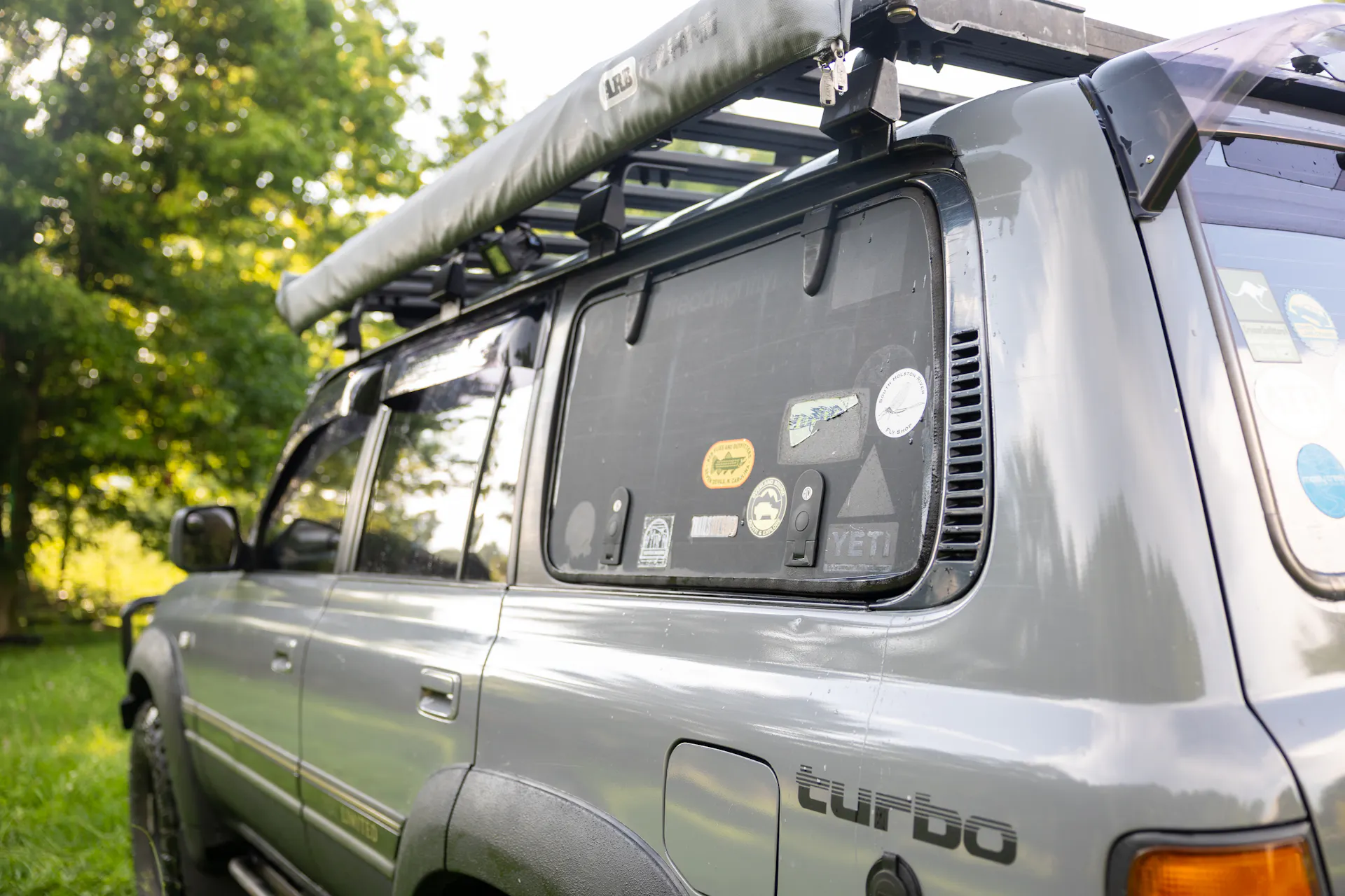 1990 Toyota Land Cruiser VX Limited passenger side rear window