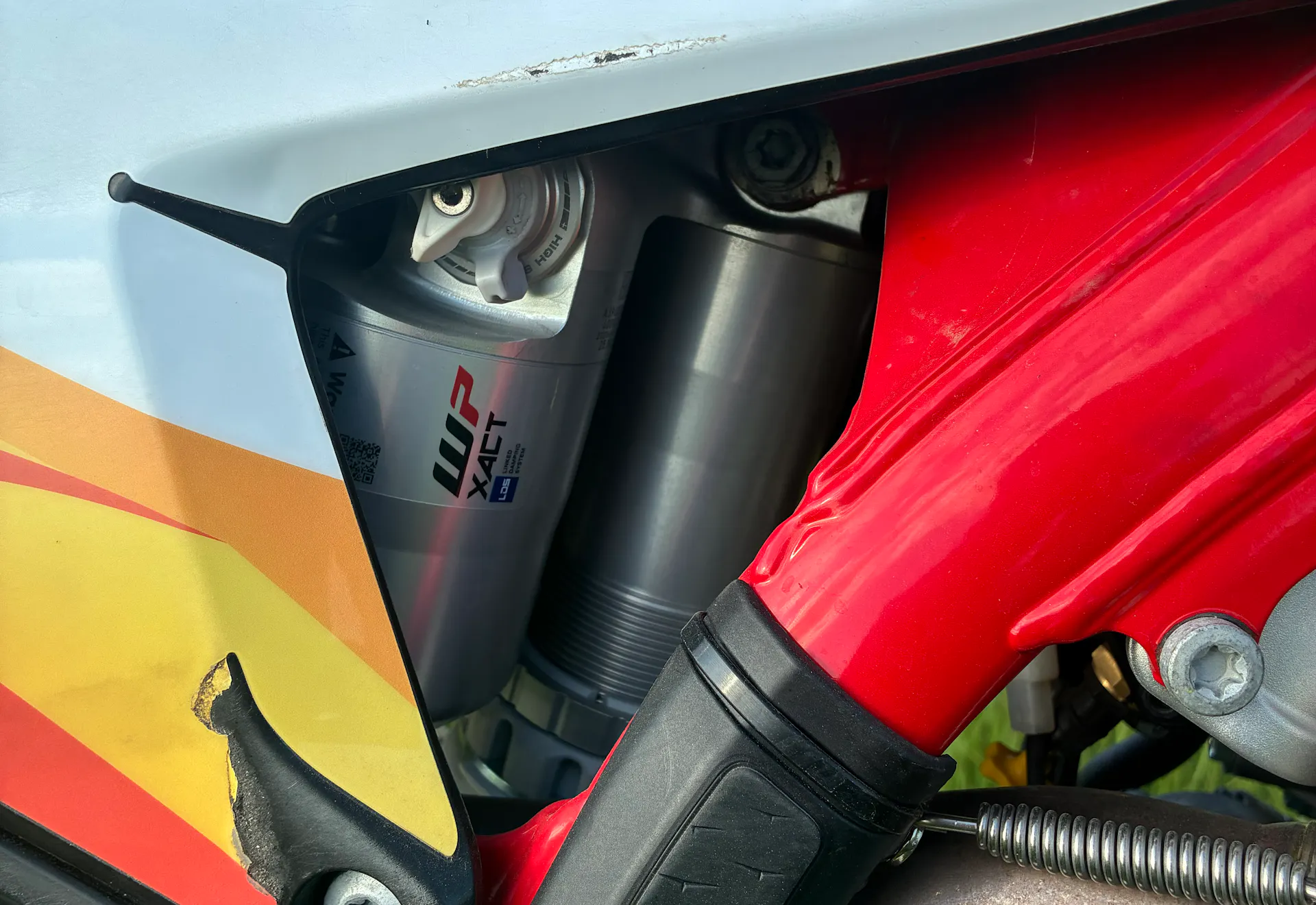 2024 GasGas ES500F shock reservoir