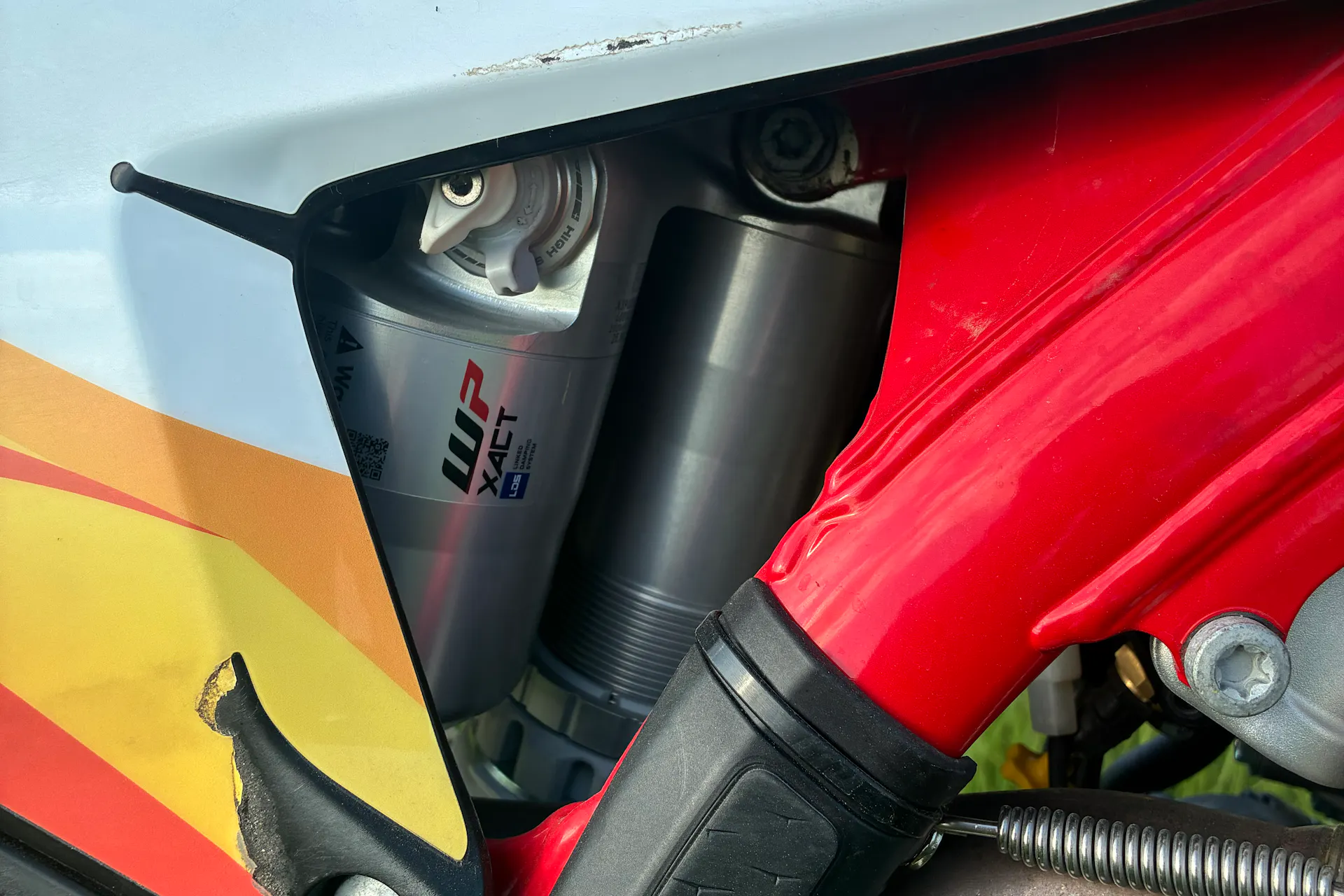2024 GasGas ES500F shock reservoir