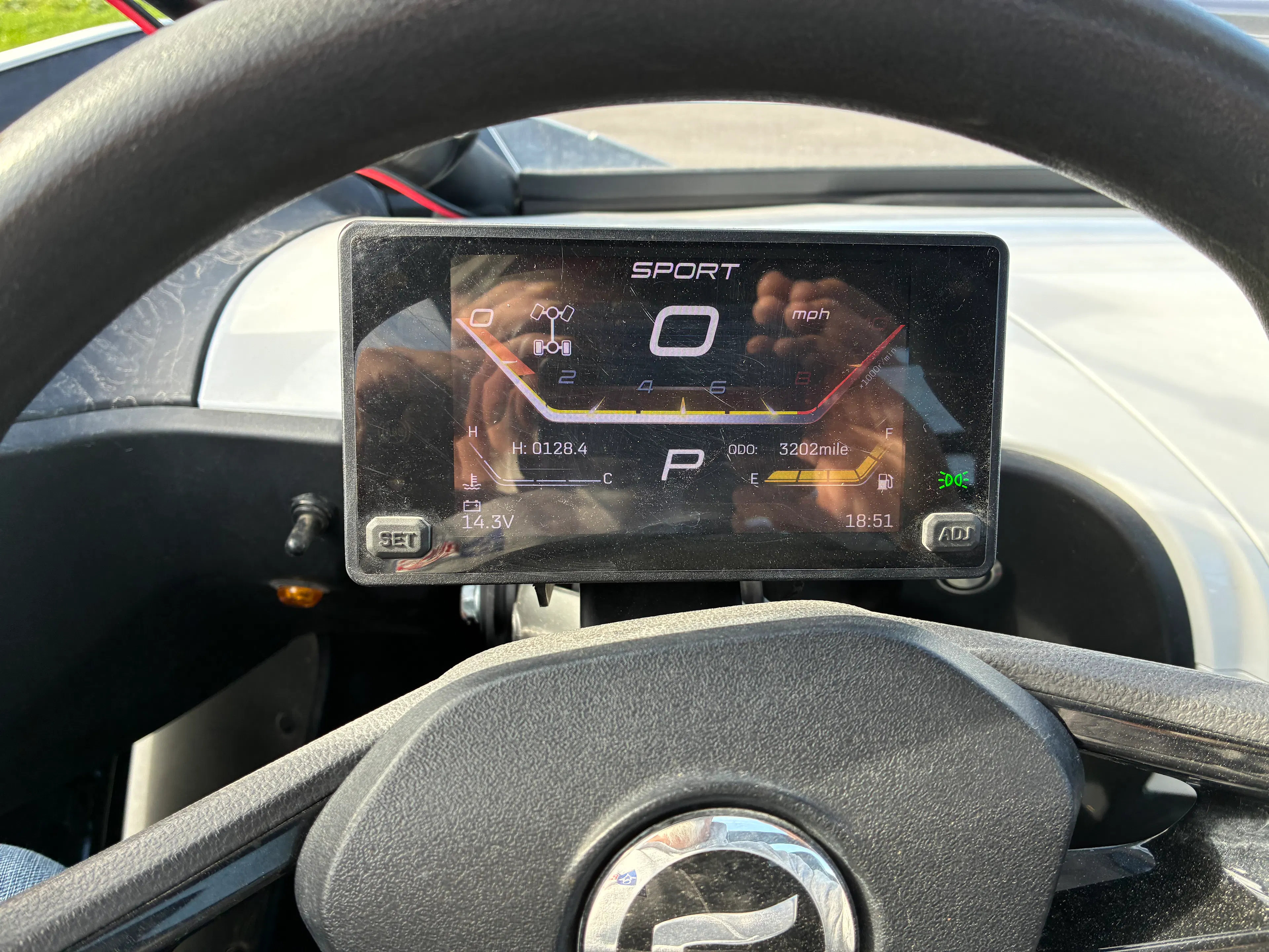 2022 CF Moto ZForce 950 HO dash TFT
