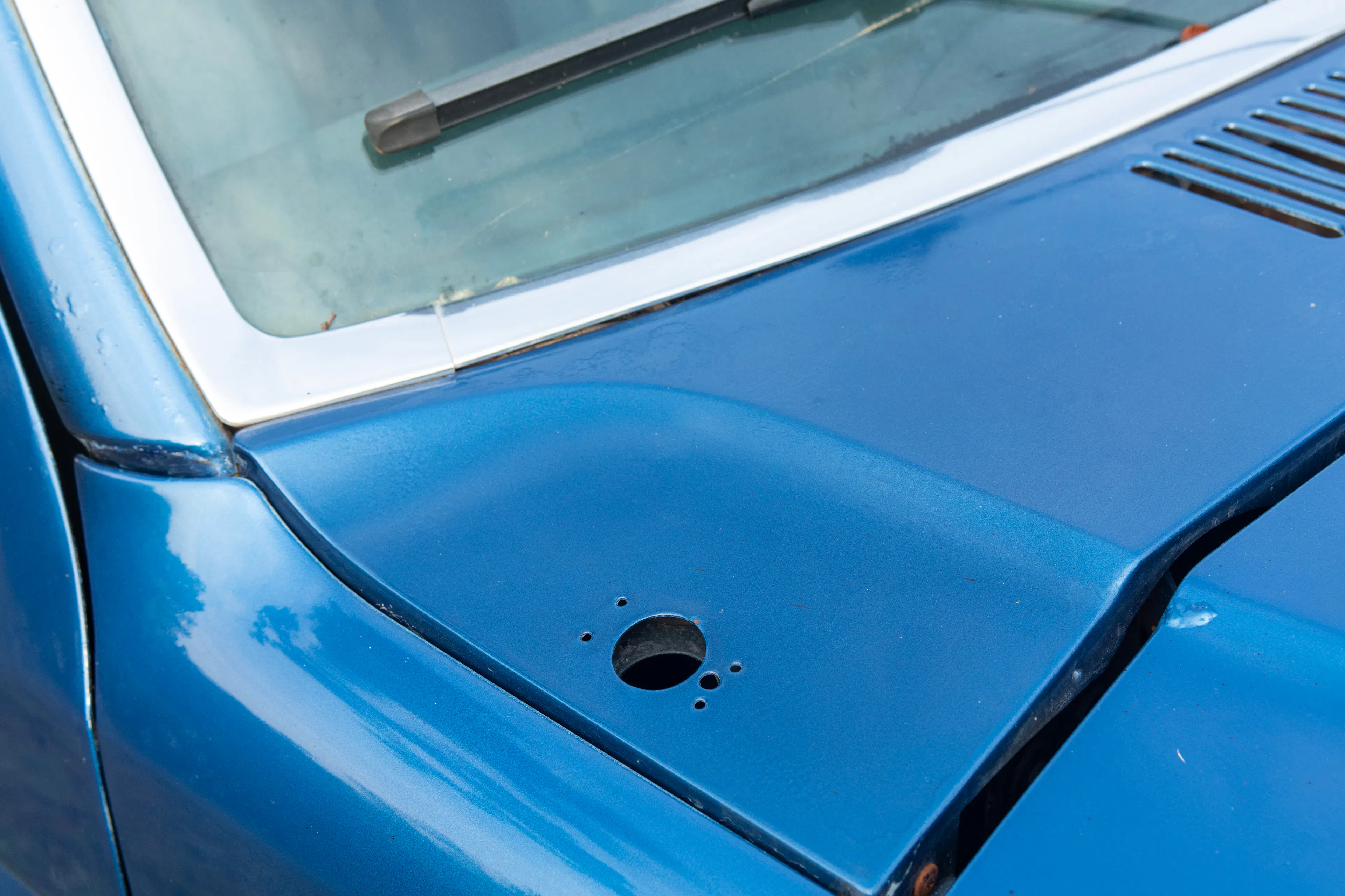 1985 Ford Bronco antenna hole