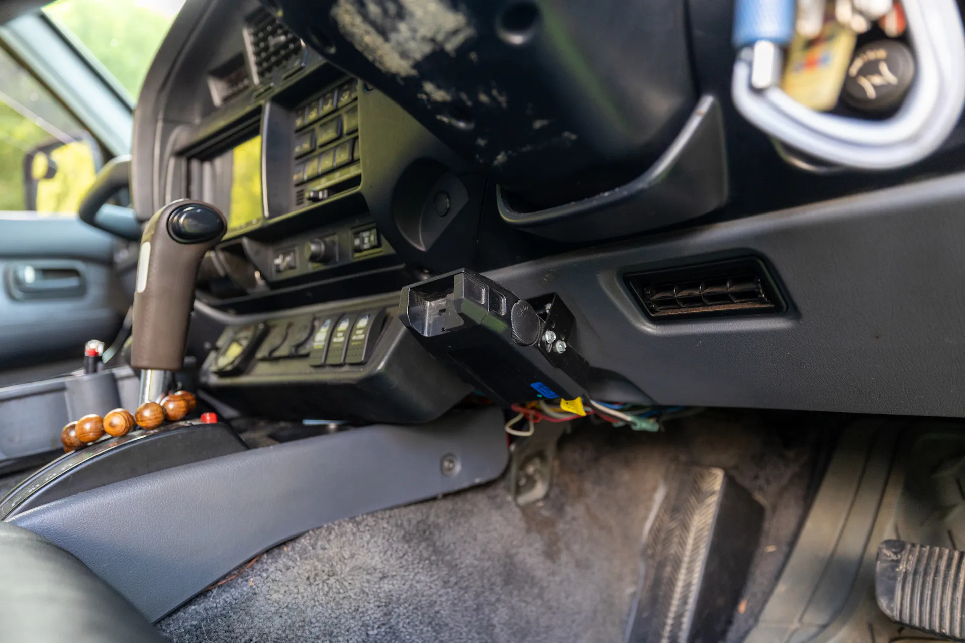 1990 Toyota Land Cruiser VX Limited under dash/shifter