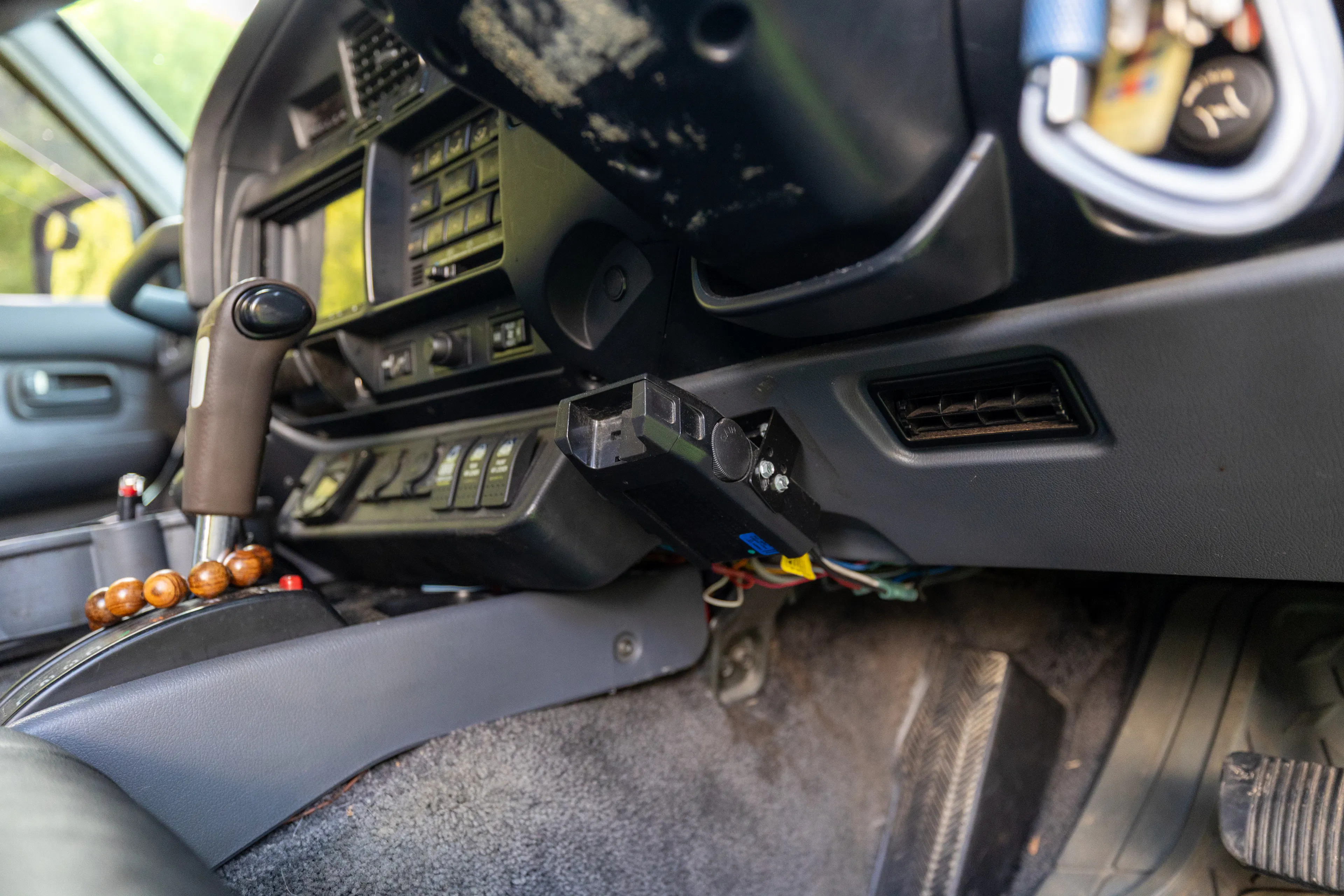 1990 Toyota Land Cruiser VX Limited under dash/shifter