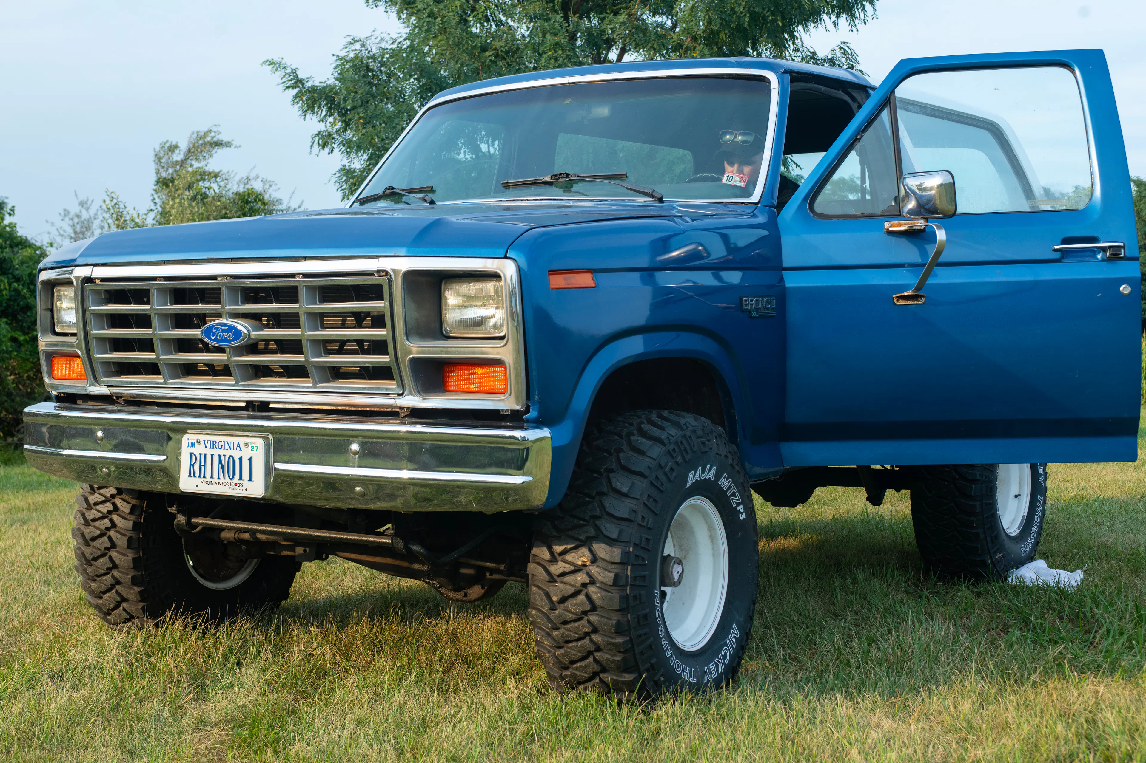 1985 Ford Bronco front 3/4 door open