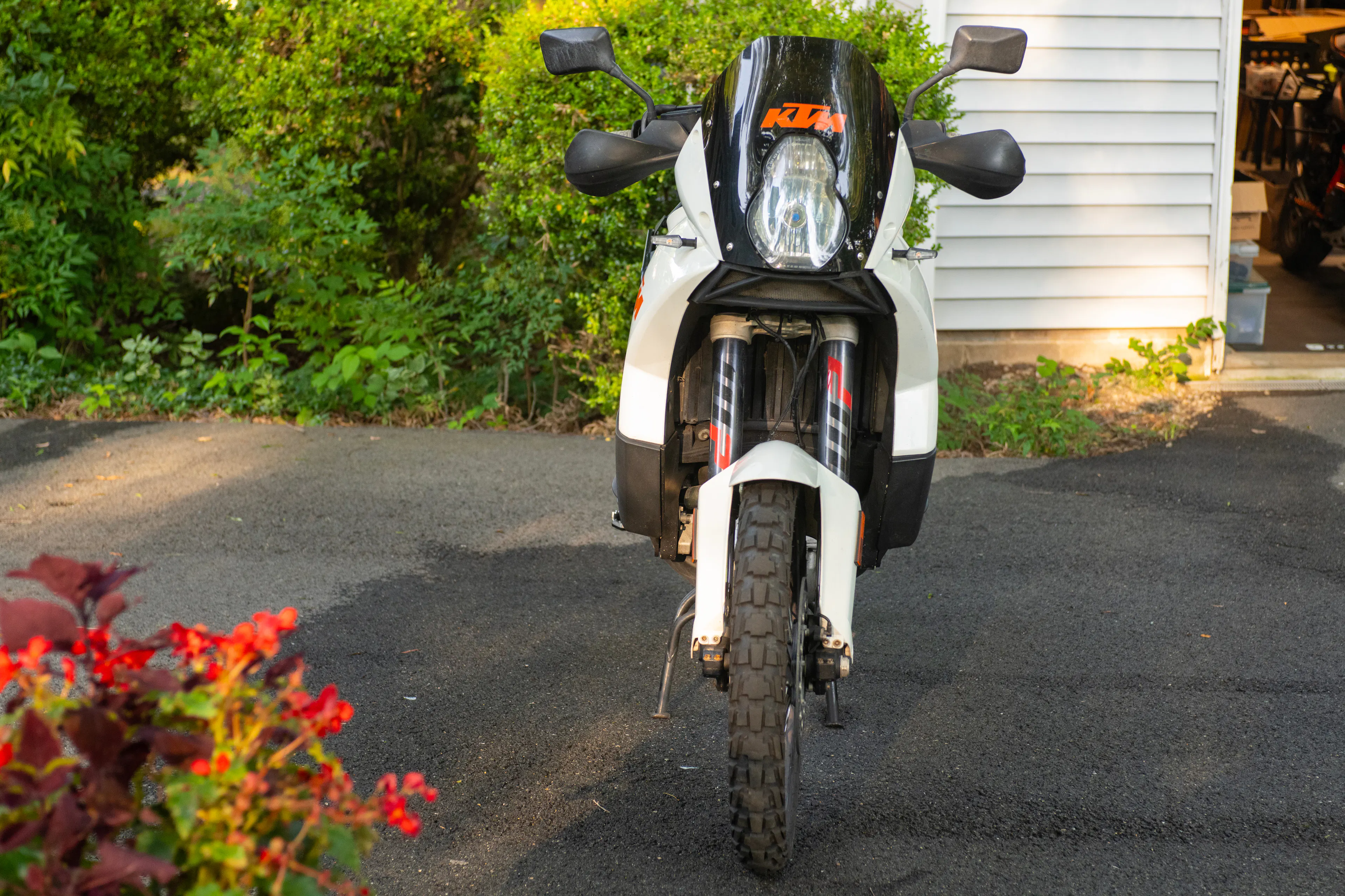 2010 KTM 990 Adventure front