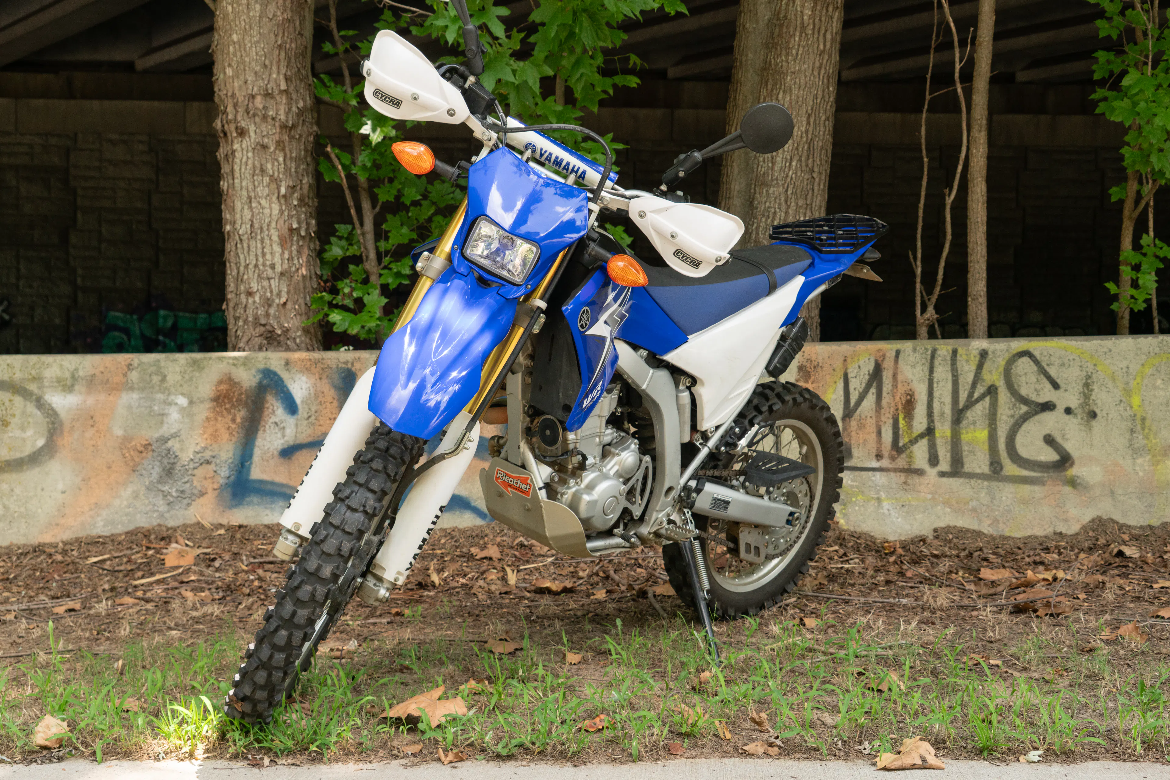 2010 Yamaha WR250R narrow front left 3/4