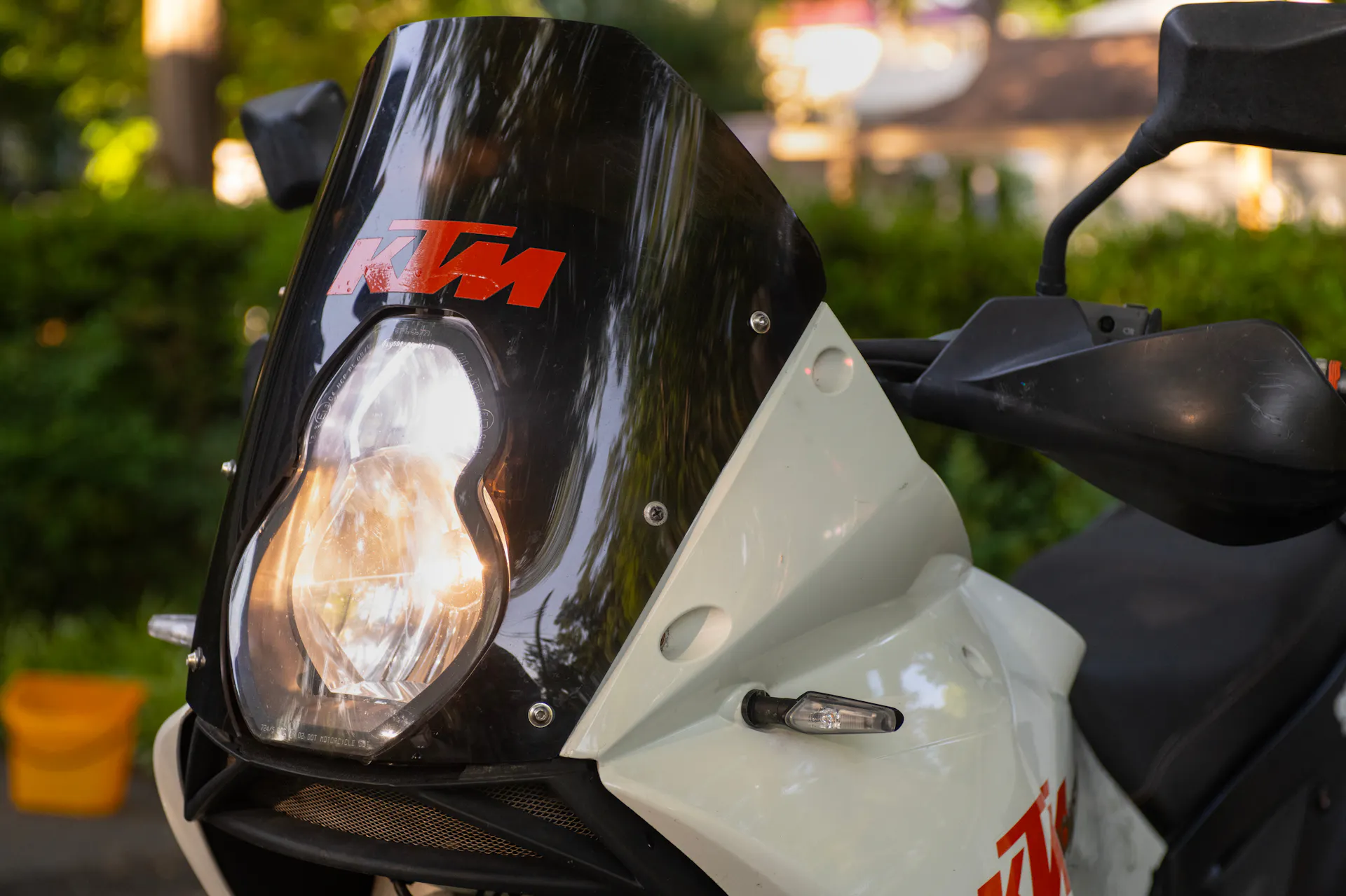 2010 KTM 990 Adventure headlight on 